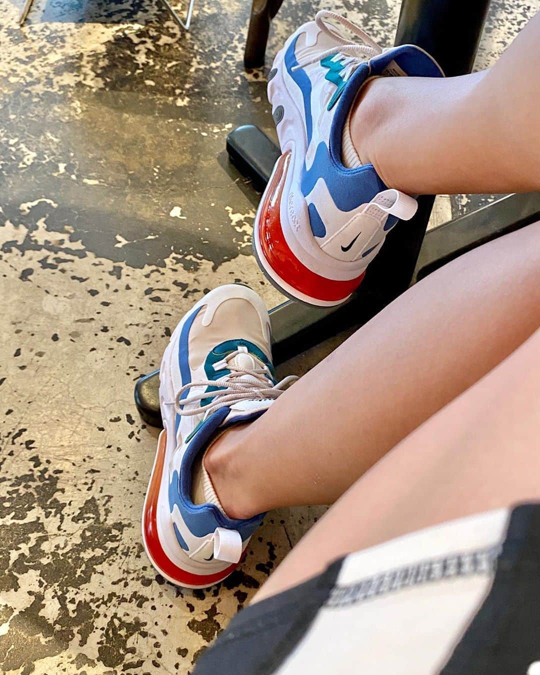 Chiharuのインスタグラム：「きゅん♡ . #nikeairmax270react  #nikebyyou  #カスタムスニーカー  #スニーカー女子  #ナイキスニーカー  #ナイキ女子  #yesnike #nikeairmax90  #nikeaddict  #airforce1  #nikeairforce1  #nikejapan」