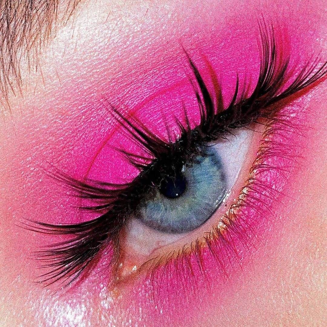 メイクアップアートコスメティックスさんのインスタグラム写真 - (メイクアップアートコスメティックスInstagram)「Who doesn't love a little drama? Get look-at-me lashes with the criss-crossed pattern and spiked density of the #75 Lash. Recreate this look with: Eye Shadow in Bright Pink from Art Library: It’s Designer palette and the #75 Lash. #MACLashes #Regram @jasminesarah.artistry」8月7日 6時00分 - maccosmetics