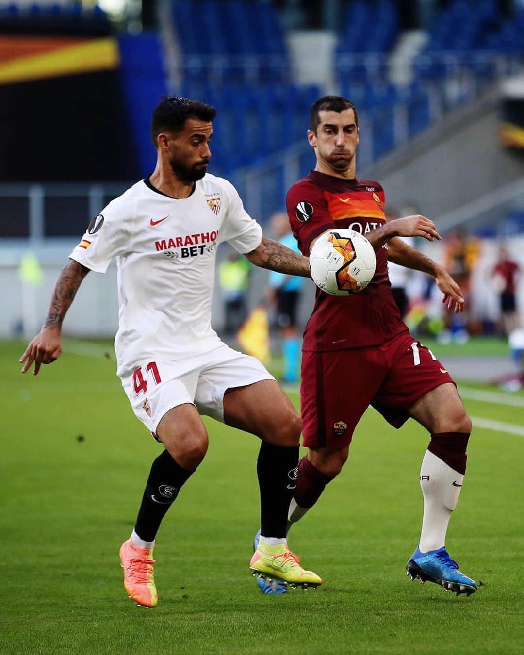ヘスス・フェルナンデス・サエスのインスタグラム：「Seguimos!!!!Partidazo equipo.... otro pasito más.  TODOS JUNTOS!🔛 💥 @sevillafc  #europaleague」