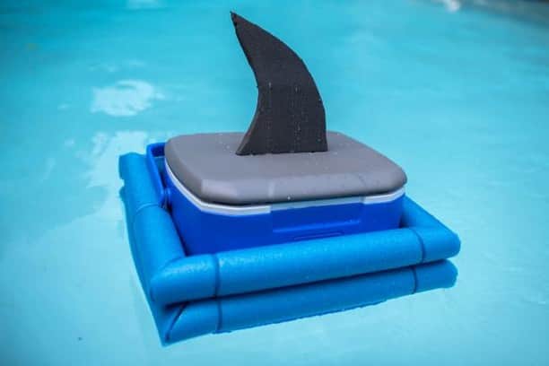 HGTVさんのインスタグラム写真 - (HGTVInstagram)「Swim into @SharkWeek on @Discovery when you upgrade a plain cooler with this fin-tastic DIY. 🍹 🦈  Dive into the details at the link in our profile. 🔝⁠ ⁠ From this Sunday, August 9 -  August 16, watch #SharkWeek every night at 8pm on Discovery. 💦⁠ ⁠」8月7日 4時30分 - hgtv