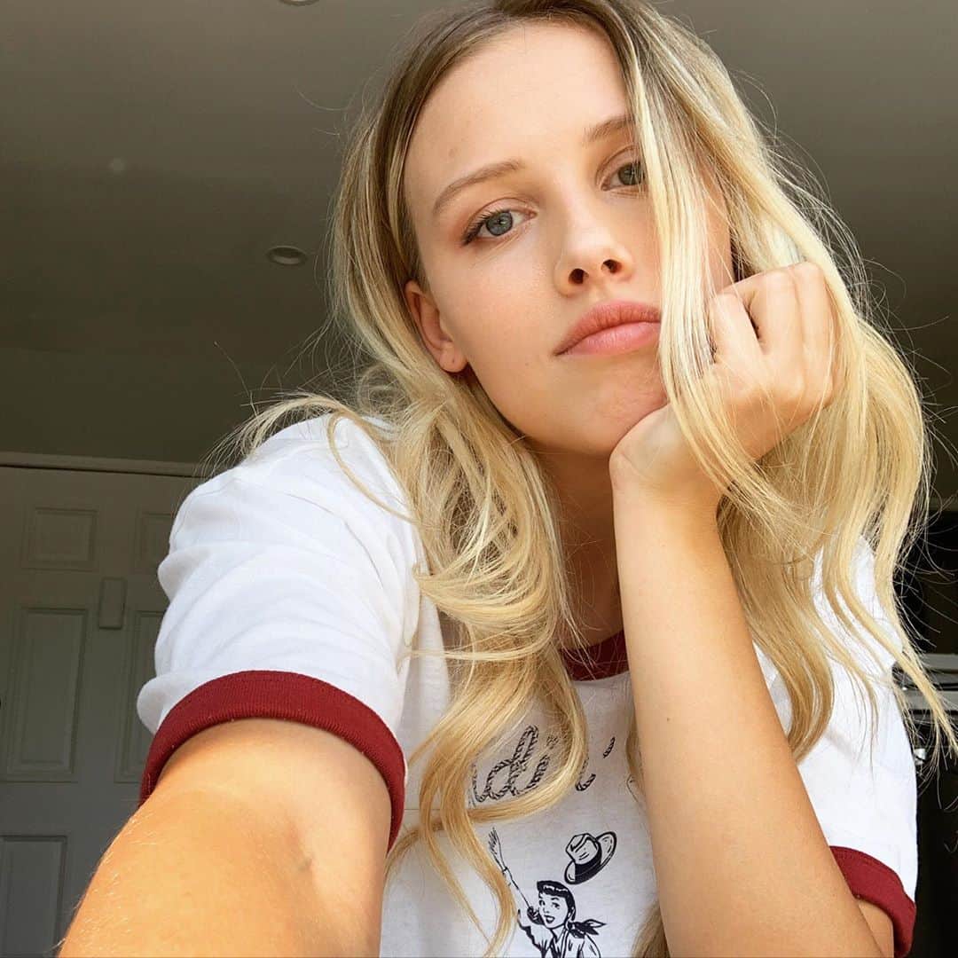 グレイシー・ドジーニーのインスタグラム：「howdy 🐎」