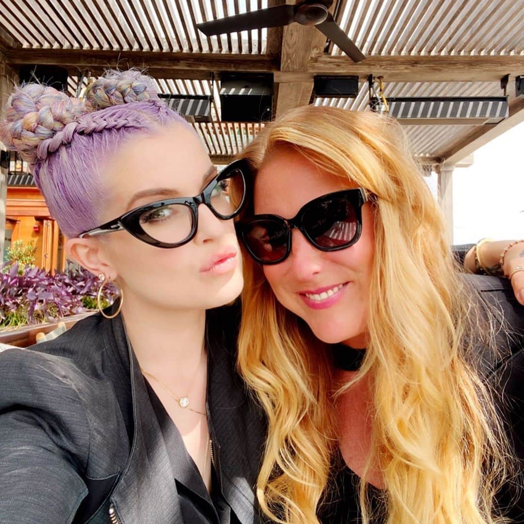 ケリー・オズボーンのインスタグラム：「When I walked into “the rooms” 3 years ago I was scared, desperately unhappy, lonely and broken in every sense of the word.  @gretabarlowclawson was the first person to welcome me, make me feel comfortable and take me under her wing. This women walked every single painstaking step of my recovery with me. I could not have gotten through it without her. Today is this incredible women’s birthday!!!! I love you so much Greta it hurts!! Happy birthday my sweet bestie!!! I need you to hear me when I say this!!! I am here for you ALWAYS AND FOREVER!!! I will walk ever single step of your cancer battle with you. You are a  Warrior and WE will get through this together. #Survivor」