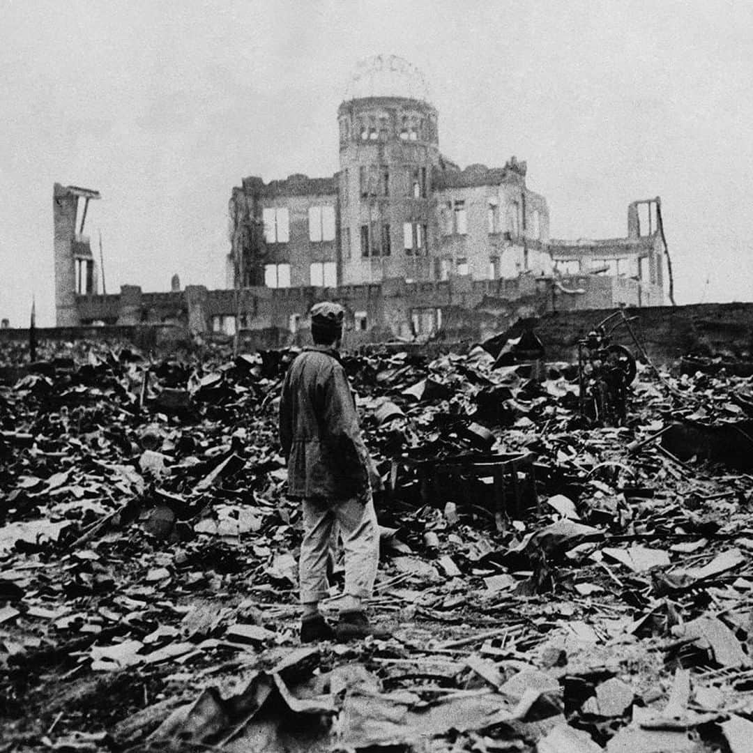 CNNさんのインスタグラム写真 - (CNNInstagram)「Thursday marks 75 years since the US dropped an atomic bomb on Hiroshima, killing more than 70,000 people instantly. A second bomb followed three days later over Nagasaki and killed 40,000 more. The devastation led to Japan's unconditional surrender and brought an end to World War II. To this day, it is the only time that nuclear weapons have been used in warfare. Tap the link in our bio to see more images. (📸: US Army/Hiroshima Peace Memorial Museum/AP, Universal History Archive/Getty Images and Universal History Archive/Getty Images)」8月7日 5時00分 - cnn