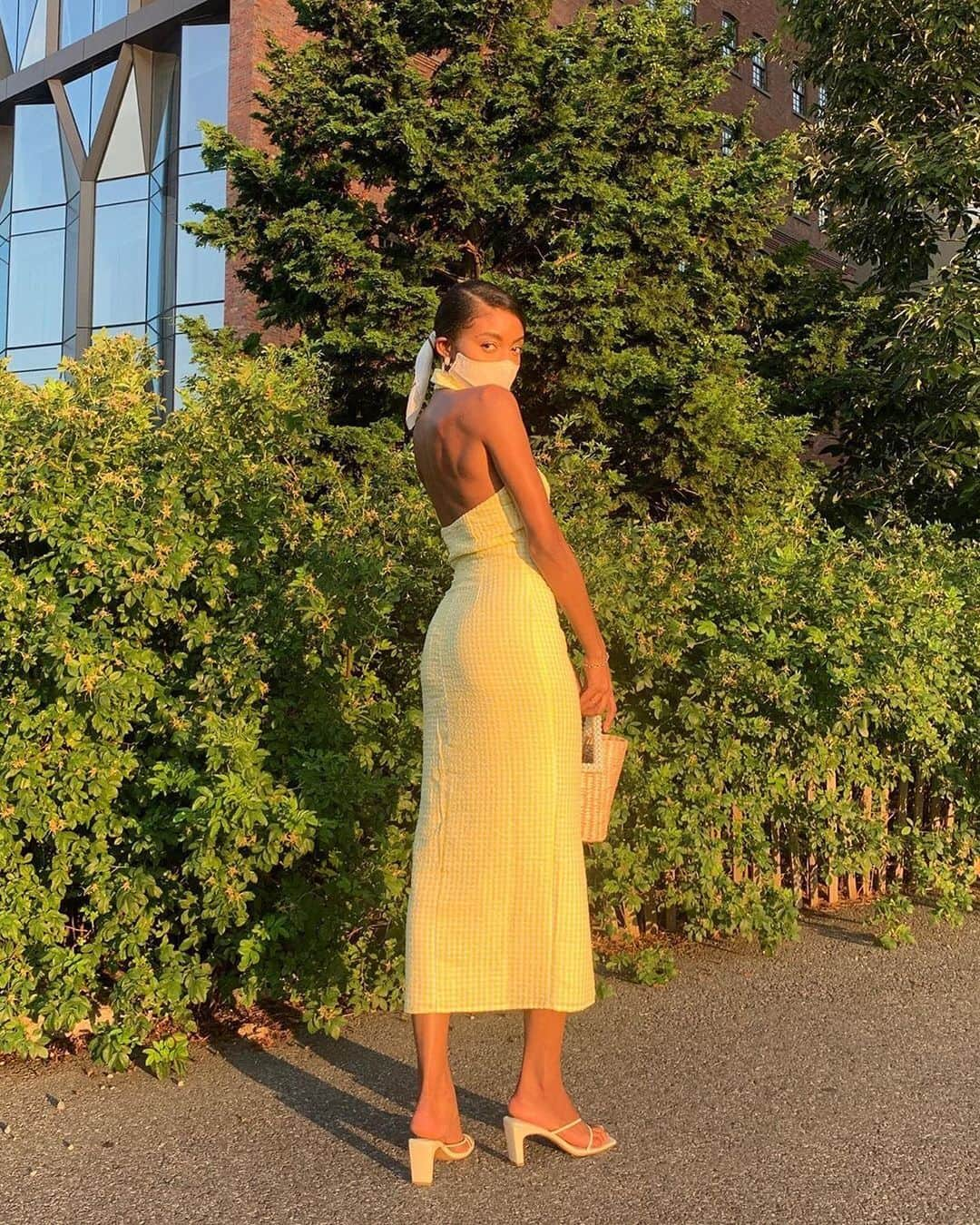 エイミー・ソングさんのインスタグラム写真 - (エイミー・ソングInstagram)「Sunlit in the Celia Maxi Dress ☀️」8月7日 5時13分 - songofstyle