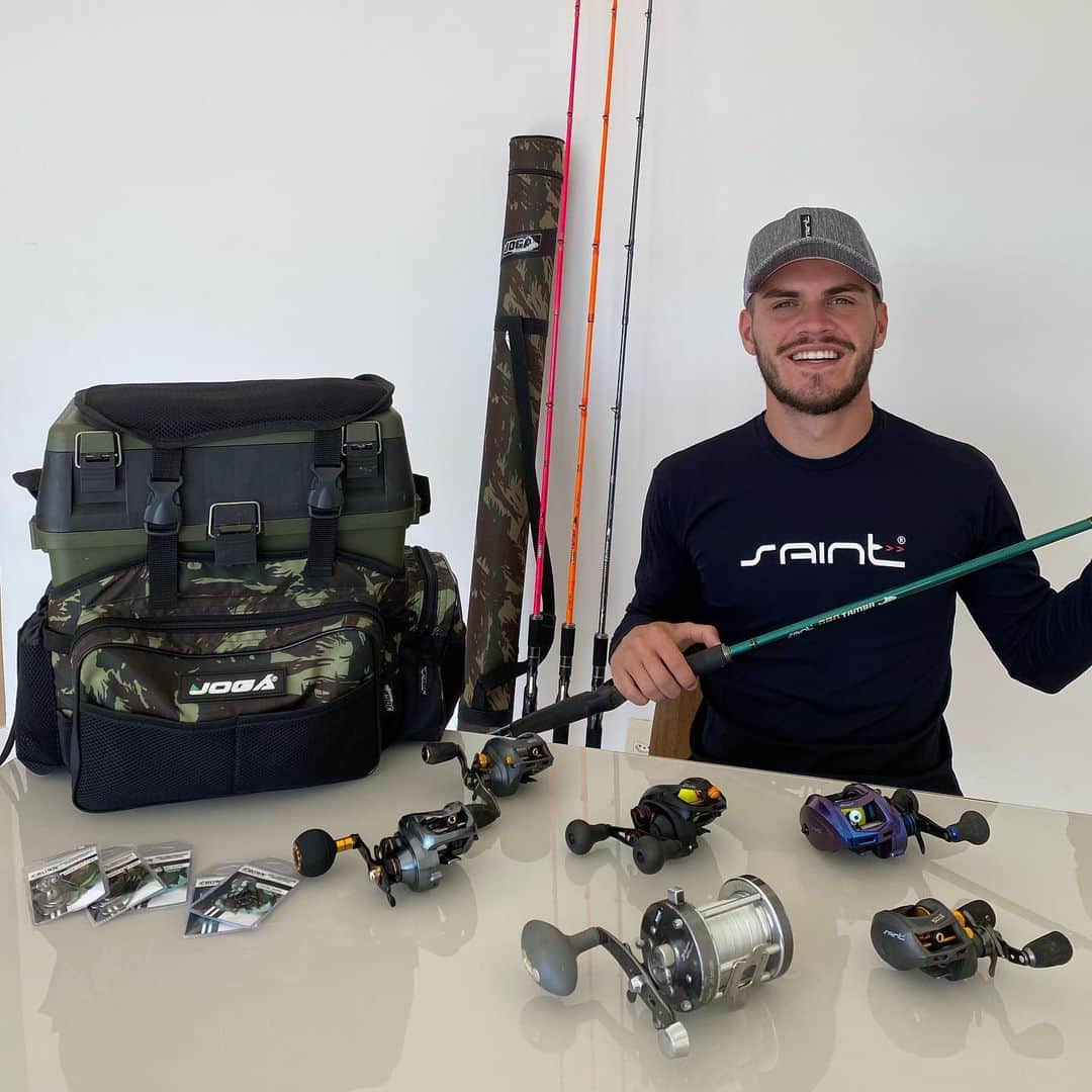 ナタンのインスタグラム：「Sempre presente em minhas pescarias. Obrigado @saintbr.oficial @jogabr.oficial @crownbr.oficial , estes produtos fazem a diferença 🎣🔝」