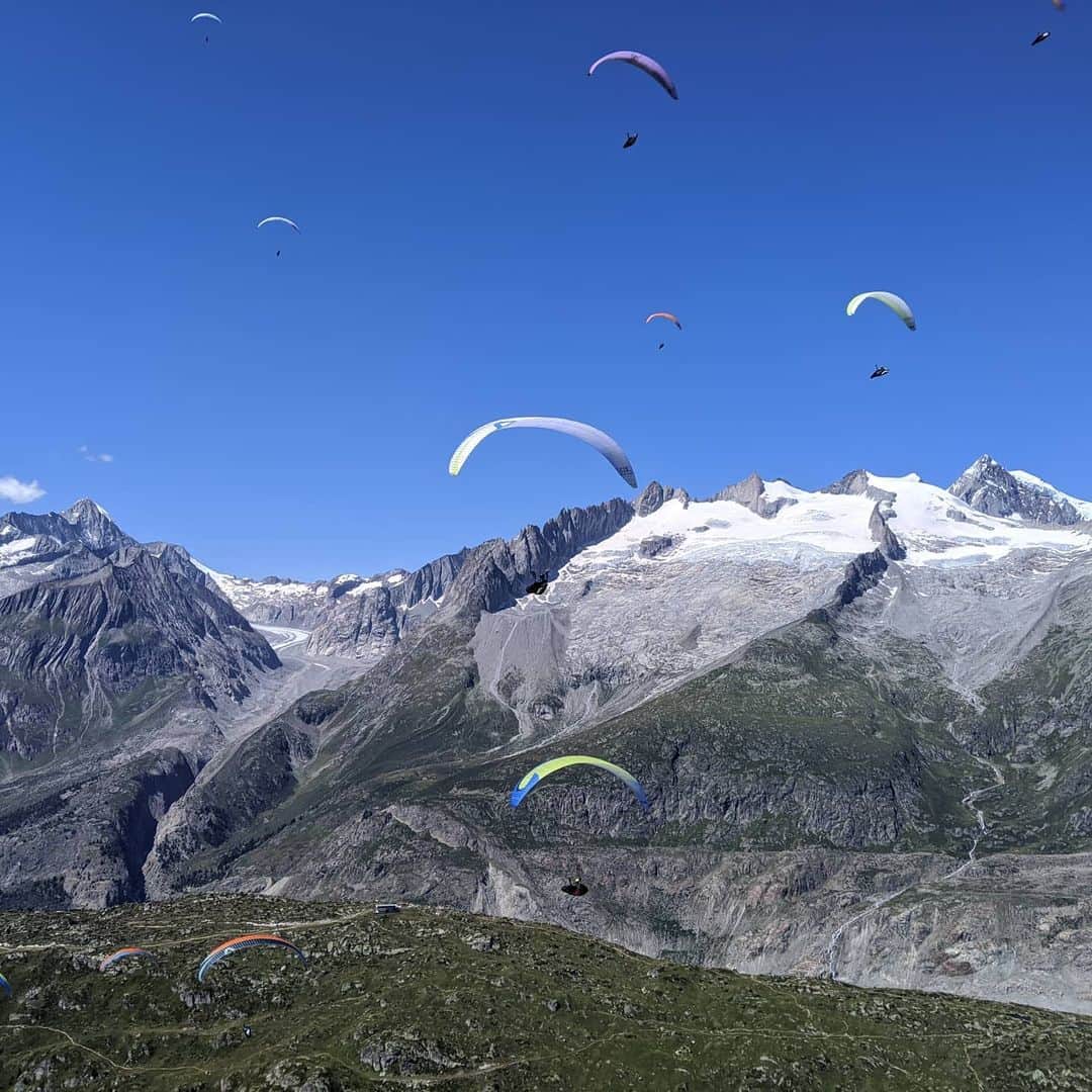のインスタグラム：「#パラグライダー　# スイスアルプス　#氷河　#parapente #suisse #swissopen」