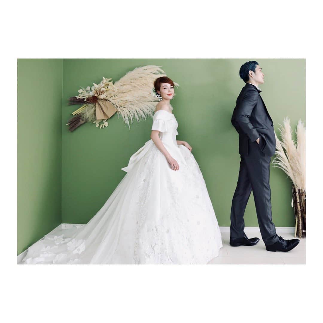 のインスタグラム：「. . . 素敵な写真がたくさんで嬉しいので、ちょっとしばらく投稿続きます☺️✨ 騒がしくなるので気になる方はミュートしてください😂 . @tigstudio （ @tigdress ）さんありがとうございました☺️ . . . .  #tigstudio  #tigdress  #ウェディングフォト #weddingdress  #weddingphotography   #couple #couplephoto #couplelove #illustration #animation  #りべこー夫婦 #同棲カップルさんと繋がりたい #新婚夫婦と繋がりたい #カップルさんと繋がりたい #新婚　#新妻 #新婚カップル　#カップルグラム #カップルコーデ #カップルフォト　#カップル垢　 #カップルアカウント#カップル  #ブライダルモデル #安川リベカ #サロンモデル #ハーフモデル」