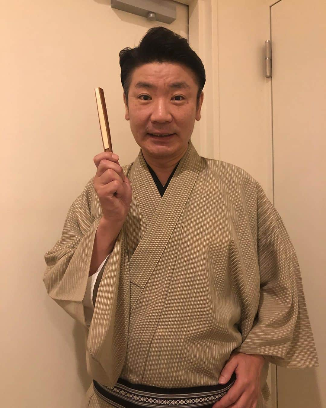 なんばグランド花月さんのインスタグラム写真 - (なんばグランド花月Instagram)「﻿ 今日の落語はこの方。‬﻿ ﻿ ‪私世代は世界のナベアツのイメージですが、多彩な才能で笑いを届け続ける三度さん！‬﻿ ﻿ ‪引き続き、三密には気を付けましょう！‬﻿ ﻿ ‪#桂三度‬﻿ ‪#世界のナベアツ‬﻿ ‪#三密‬﻿ ‪#感染予防対策中‬﻿ #大阪﻿ #難波﻿ #難波千日前﻿ #お笑い﻿ #笑いの殿堂﻿ ‪#なんばグランド花月‬」8月6日 20時54分 - nambagrandkagetsu