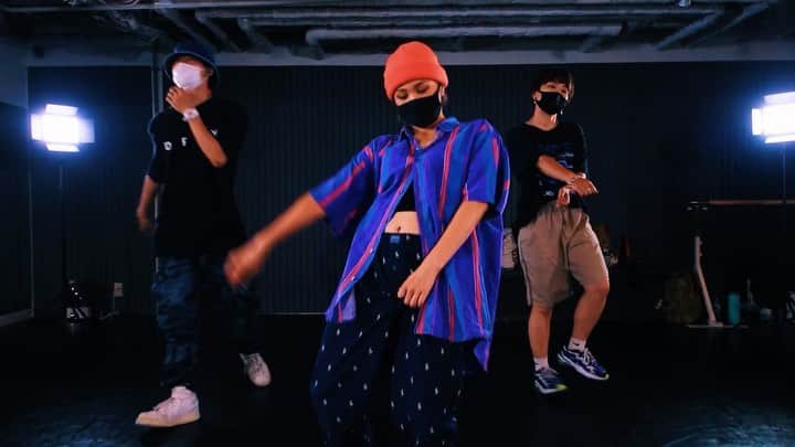 のインスタグラム：「WORKSHOP at  @fly_dance_studio 💎﻿ I Got Time @chrisbrownofficial choreography🌹﻿ ﻿ 急遽だったのに受けてくれた皆﻿ 本当にありがとう！🙏﻿ 沢山power貰ったし、何より同じ空間で﻿ 楽しい時間を共有出来たことが本当に嬉しい！﻿ ﻿ 皆素敵ダンスなのでswipeして﻿ 是非見てね❤️﻿ ﻿ まだまだ不安だし気を緩めちゃダメなんやけど、こんな時に笑顔になれるのはやっぱり﻿ エンターテイメントなんだ。﻿ 楽しいものを見たり、体験したり、感動したり、表現したり、歌ったり、踊ったり、﻿ それで元気になれる。気持ちが晴れる！﻿ 生きる活力にもなる！よね！﻿ ﻿ @aski_ogura @kenjisnaker さんありがとうございました✨🙏 #harukamuto #choreography #chrisbrown #610choreography #flydancestudio #もちろんこちらもカナダでブロックされるでしょう #何度やってもブロックされるがアップしますw #久々みんなに会えて幸せっす #12×8コンプリートした皆は優秀過ぎます」