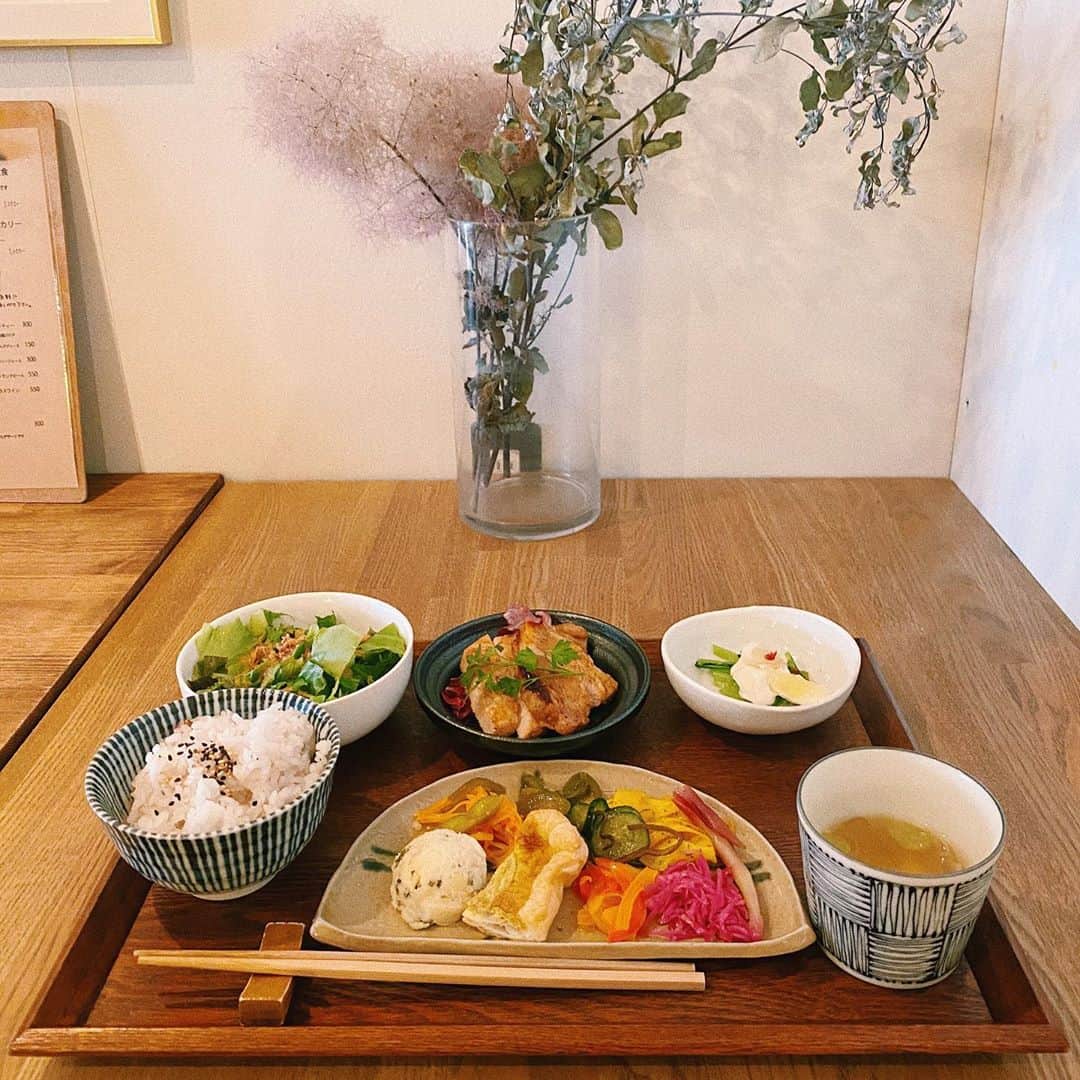 chisa1027さんのインスタグラム写真 - (chisa1027Instagram)「臨月🕊♡﻿ ﻿ ベビの体重も わたしの体重もすくすく増加中← 真夜中突然パンケーキ🥞食べたくなったり﻿ 甘いものの誘惑に勝てなくなってきました😧﻿ ﻿ ﻿ 検診日はこれでもか😂ってくらい薄くて軽い﻿服しか着ていかないようにして﻿ 体重計にはソロリと乗るようにしてても﻿... もうダメなようです😟﻿ ﻿ ﻿ ﻿ ﻿ 昨日はヘルシーlunchで我慢！﻿  @onniii_2016  @warayainsta」8月6日 20時59分 - chisa1027