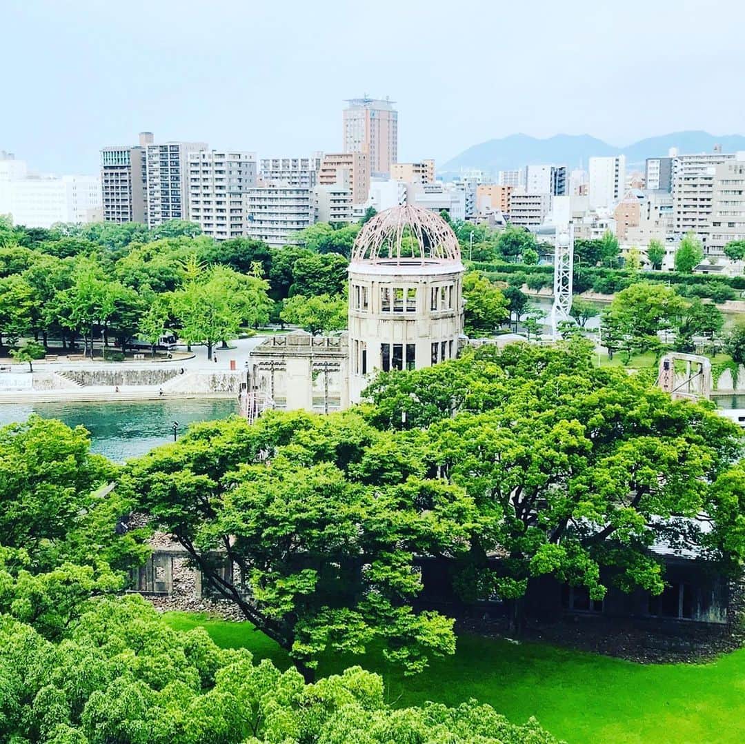 木村文子さんのインスタグラム写真 - (木村文子Instagram)「8月6日 広島原爆の日。  今年は、新型コロナウイルスの影響で、思うような日常を送ることが出来なくなってしまっていますが、平和な日常であることに感謝して過ごしたいと思います🕊✨  原爆で亡くなられた方々のご冥福をお祈りします。  #hiroshima #peace #6th #august #2020」8月6日 21時02分 - kimura.ayako