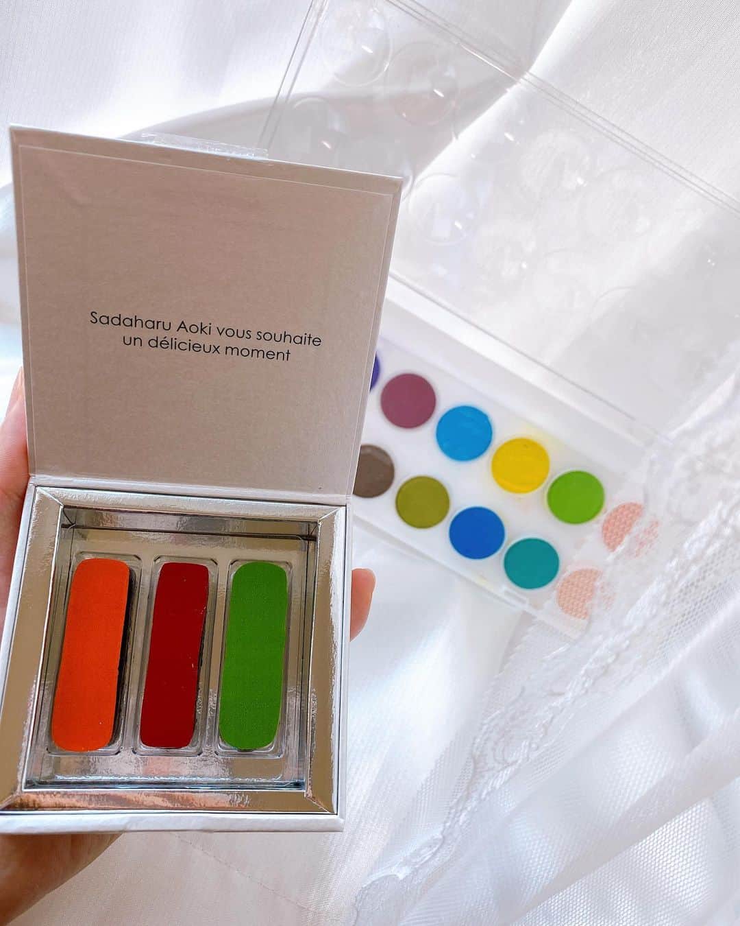 まんまるとまとさんのインスタグラム写真 - (まんまるとまとInstagram)「❤️🧡💚💙💜  チョコレートなの  すっごく可愛い この色意外にも たくさんあるの  他の色もたべたい♡  . #チョコレート #🍫 #chocolate  #カラフル #colorful #yummy  #おうちかふぇ」8月6日 21時08分 - manmaru_tomato