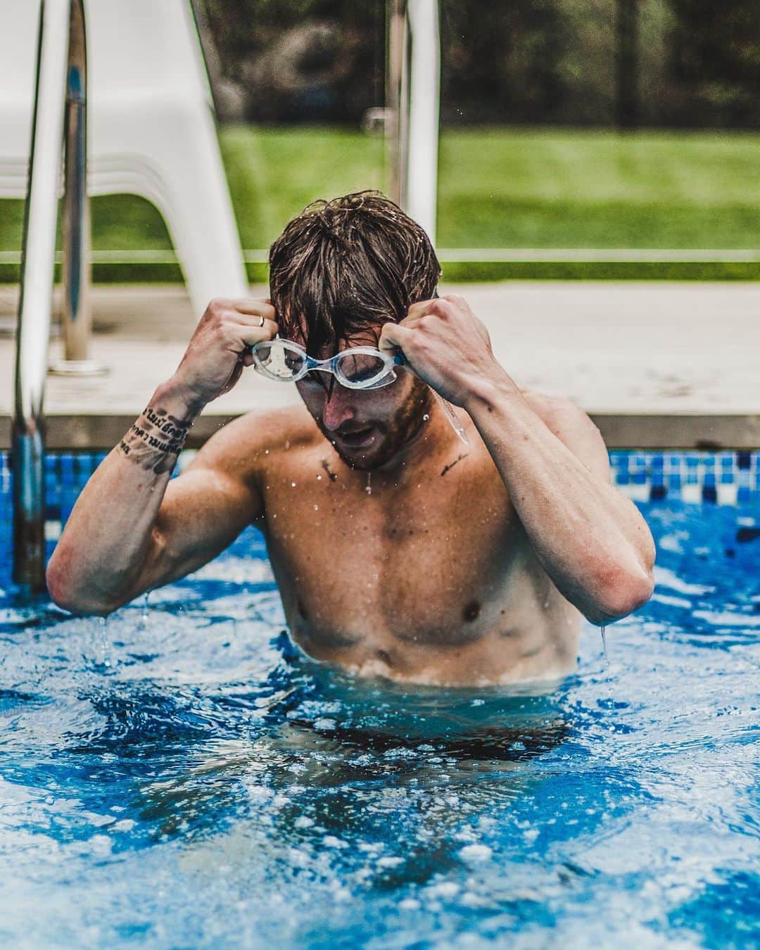 イバイ・ゴメスのインスタグラム：「Swim time 🏊‍♂️  ¡Le estoy pillando el gustillo a esto de nadar! 💦」