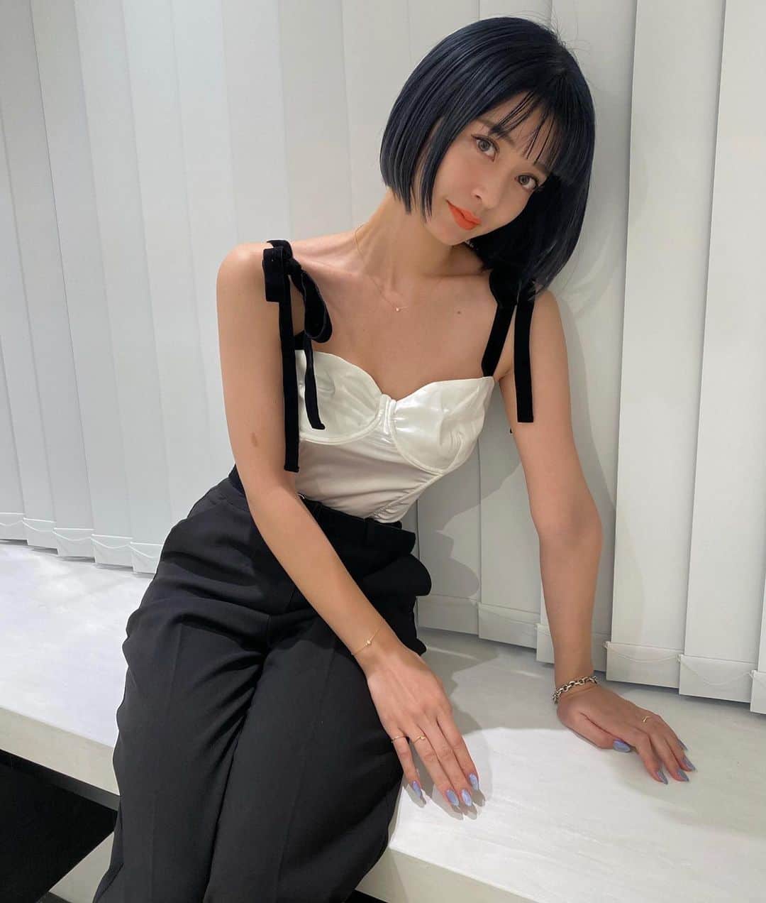 梅村実帆さんのインスタグラム写真 - (梅村実帆Instagram)「毎日暑くて最高🎐 梅雨明けて夏服着れてうれしい こまめに青を入れてもらってます🧜🏻‍♀️ @__daiwoo ♡」8月6日 21時15分 - miho11k