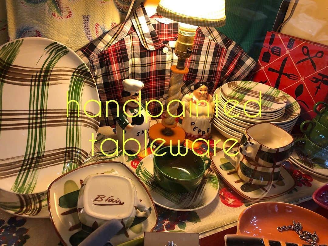 NUTTY Vintage&Collectibleのインスタグラム：「🍔NEW ARRIVAL🍔  ☑︎vtg handpainted tableware  ハンドペイントが施されたチェック柄の食器たち🍽 一つ一つ個性溢れる表情で、 同じものがないのが魅力的です。  筆圧の濃さで全く印象の異なるこちら お食事には勿論、ちょっとしたプレートとして アクセサリーの収納などに使用すると お部屋がぐっと素敵なムードに♡  ＊通販可能ですのでDMにてお問い合わせ下さい＊  🛒〜〜〜〜〜〜〜〜〜〜〜 SUMMER SALE LINE UP 〜〜〜〜〜〜〜〜〜〜〜〜🛒 🎟30%~50% OFF TICKET SALE 💎VINTAGE JEWELRY : EVERYTHING 10%OFF 🛀EVERYTHING ¥1000 BATHTUB 📮ONLINE STORE SHPPING FREE 〜〜〜〜〜〜〜〜〜〜〜〜〜」