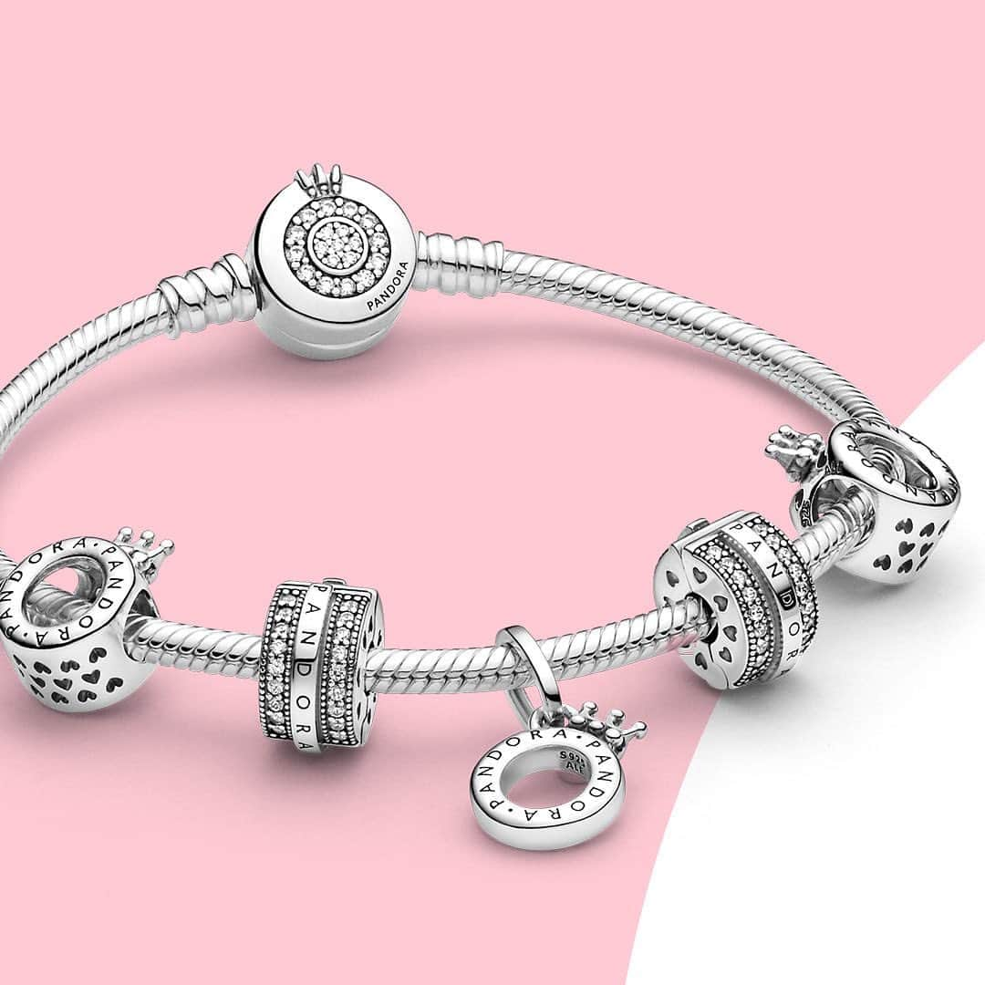 PANDORAさんのインスタグラム写真 - (PANDORAInstagram)「Add new sterling silver pieces to your rotation and let your jewellery speak for itself. 📣 #SomethingAboutYou #PandoraSignature #Pandora」8月6日 21時16分 - theofficialpandora