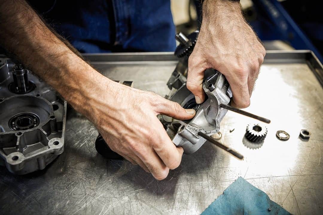 のインスタグラム：「The hand is quite possibly our most valuable tool.」