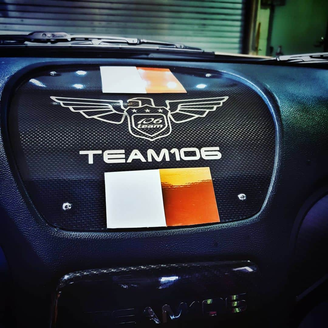 リュ・シウォンさんのインスタグラム写真 - (リュ・シウォンInstagram)「. #TEAM106⭐GT1-Race Car📌 . #간만에 직접~랩핑&스티커 작업하니...감회가...🙃😉 . .」8月6日 21時32分 - ryusiwon106