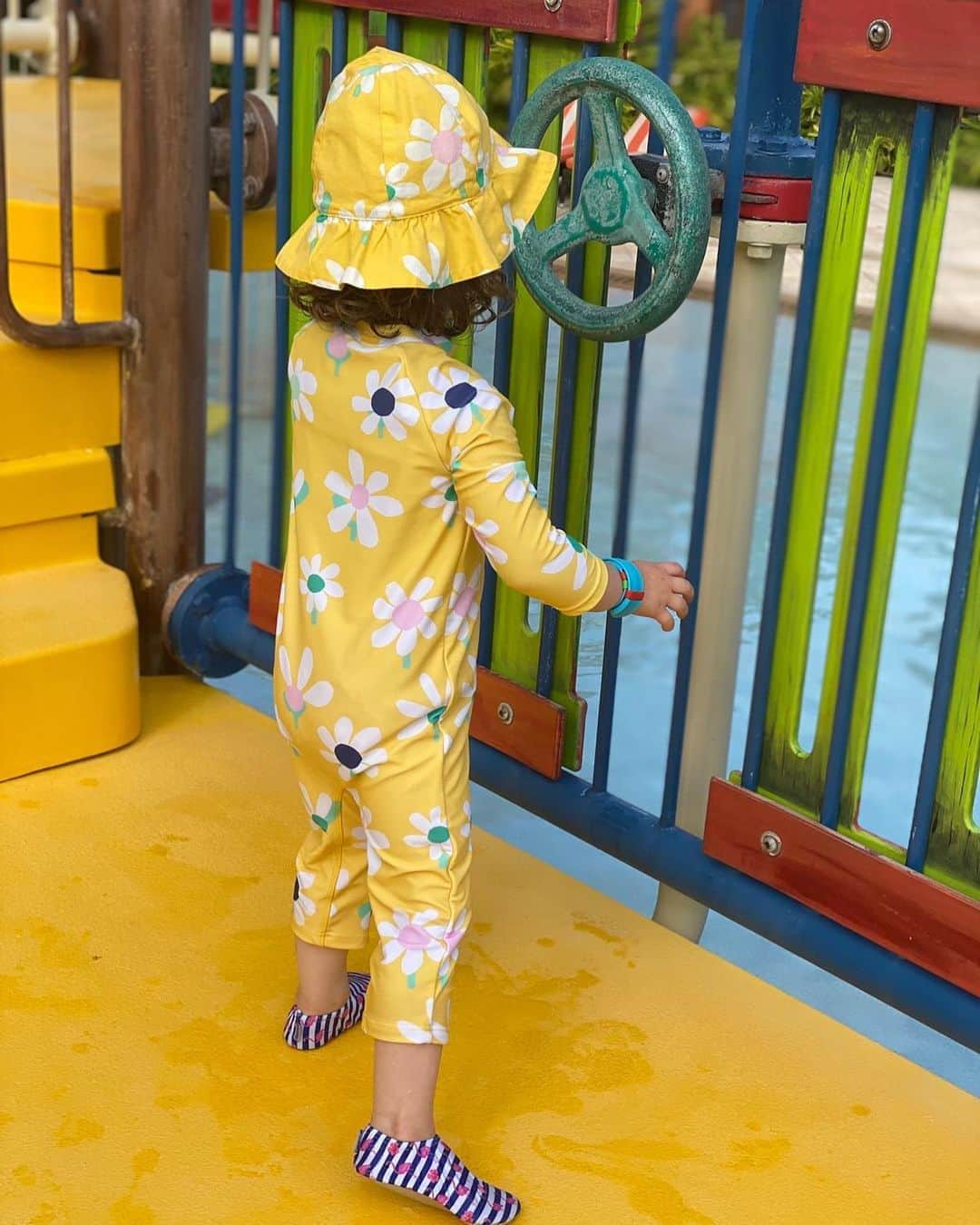 ハリー・ケインのインスタグラム：「Happy 2nd Birthday to our beautiful Vivienne. Love you! 💖🌼🌸💛」