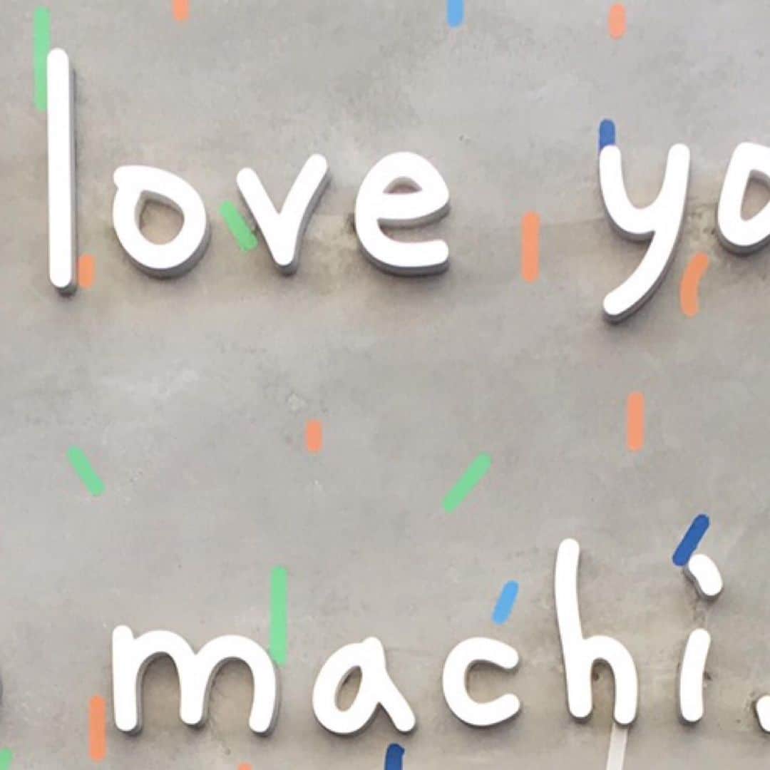 麥吉machi machiさんのインスタグラム写真 - (麥吉machi machiInstagram)「. ［お知らせ］ . 日頃よりmachi machiをご了解頂き、誠にありがとうございます。 . 新型ウィルスCOVID-19感染対策の為、下記の通り一部店舗の営業を変更させていただきます。 . お客様にはご不備をおかけしますが、何卒ご了承頂きますようお願い致します。 . . 【8/8〜営業時間変更】 自由が丘店  13:00〜18:00 阪急梅田店  13:00〜21:00 . . ※営業に関する変更があった場合は、随時インスタグラムにて修正させて頂きますが、急遽変更が余儀なくされることがございます。 詳しくは各店舗にご連絡ください。 . ■03-6773-0647　自由が丘店 ■03-6896-5150　ラフォーレ原宿店 ■045-440-0088  横浜ルミネ店 ■075-343-0211 JR京都駅店 ■06-4397-3910　阪急梅田店 ■06-6770-1090　天王寺ミオ店 ■092-235-7157　福岡パルコ店 . .  『Keeping Your Distance to Stay Safe』 #socialdistance @machimachi_japan . 私たちに出来ることを、安心安全にお届けしてまいります。 . ご来店のお客様や従業員の安全を守る為、当店舗では社会的距離（ソーシャルディスタンス）を配慮した運営を致します。 . ＊お会計や提供をお待ちの際は一定の距離をあけてお待ちください。 ＊店内をご利用の場合はお隣のお客様との距離を保ってお楽しみください。 ＊従業員も一定の距離を保ち接客・調理をさせて頂きます事をご了承ください。 ＊テイクアウト・デリバリーをご利用下さい。 . #machimachi  #神のチーズティー #チーズティー  #台湾 #タピオカ #タピ活  #タロイモ #タロイモミルクティー #おうちカフェ #おうち時間 #自由が丘#自由が丘カフェ #原宿 #原宿カフェ #横浜 #横浜カフェ #京都 #京都駅#京都カフェ #梅田 #梅田カフェ #天王寺 #天王寺カフェ #福岡 #福岡カフェ」8月6日 21時39分 - machimachi_japan