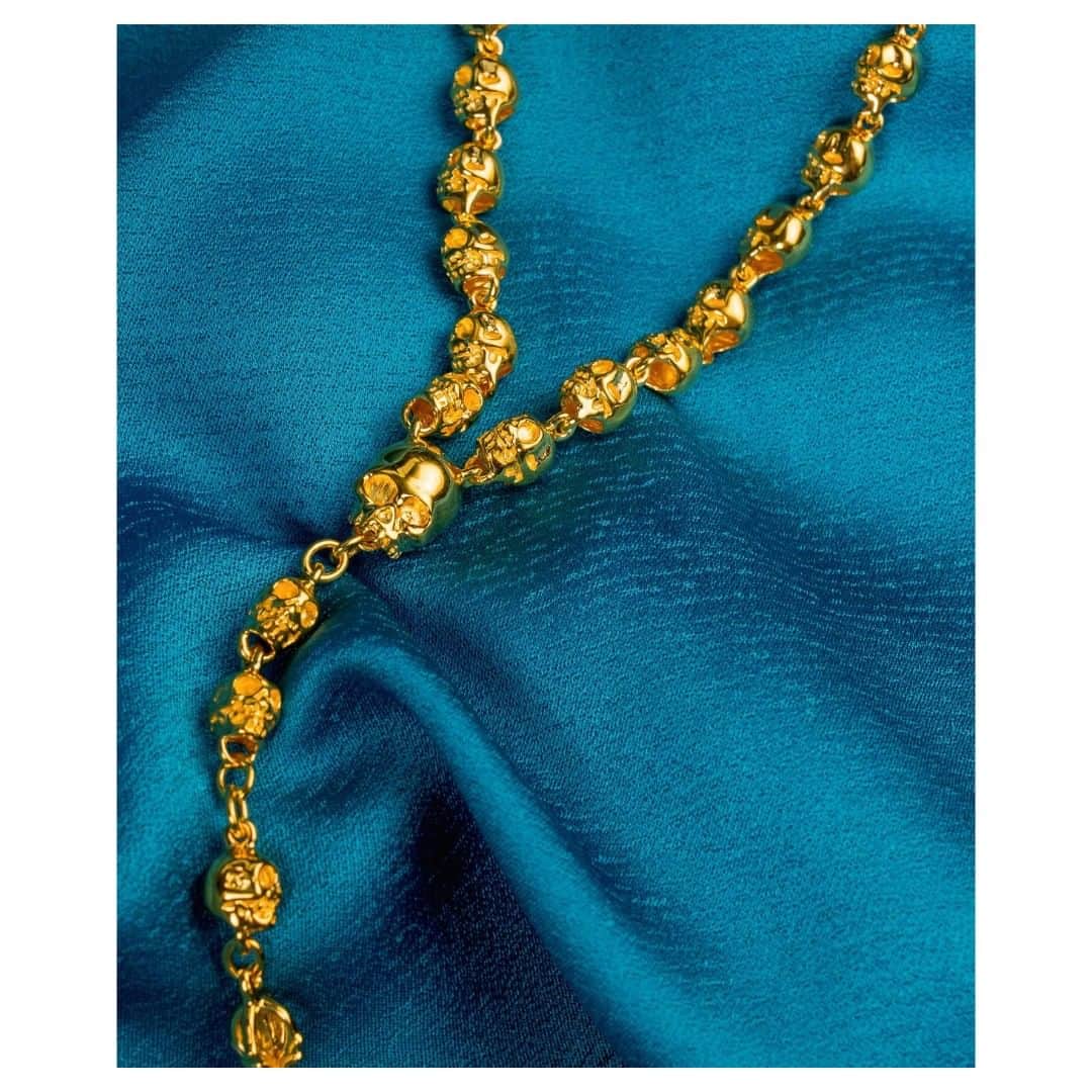 のインスタグラム：「Signiture skull rosary in silver with gold plate.⠀⠀⠀⠀⠀⠀⠀⠀⠀ ⠀⠀⠀⠀⠀⠀⠀⠀⠀ For details email sales@jadejagger.com⠀⠀⠀⠀⠀⠀⠀⠀⠀ ⠀⠀⠀⠀⠀⠀⠀⠀⠀ #skulls #rosary #skulljewellery」