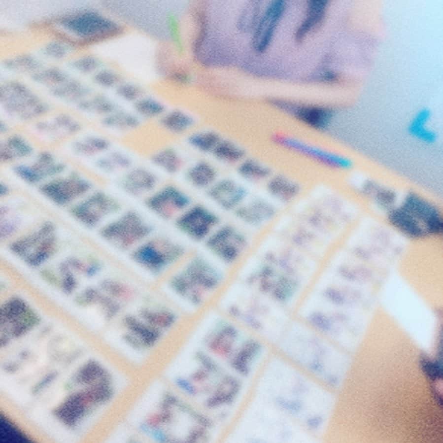 のインスタグラム：「. . グッズ通販特典チェキに メッセージを書かせていただきました🤗 後日該当の方は郵送にて！ 受け取って下さい💕 . お楽しみに🍀 . .  #チェキ #グッズ #通信販売 #予約 #ありがとうございました #メッセージ #ビタスイ #instax #message #bittersweet #長谷川萌美」