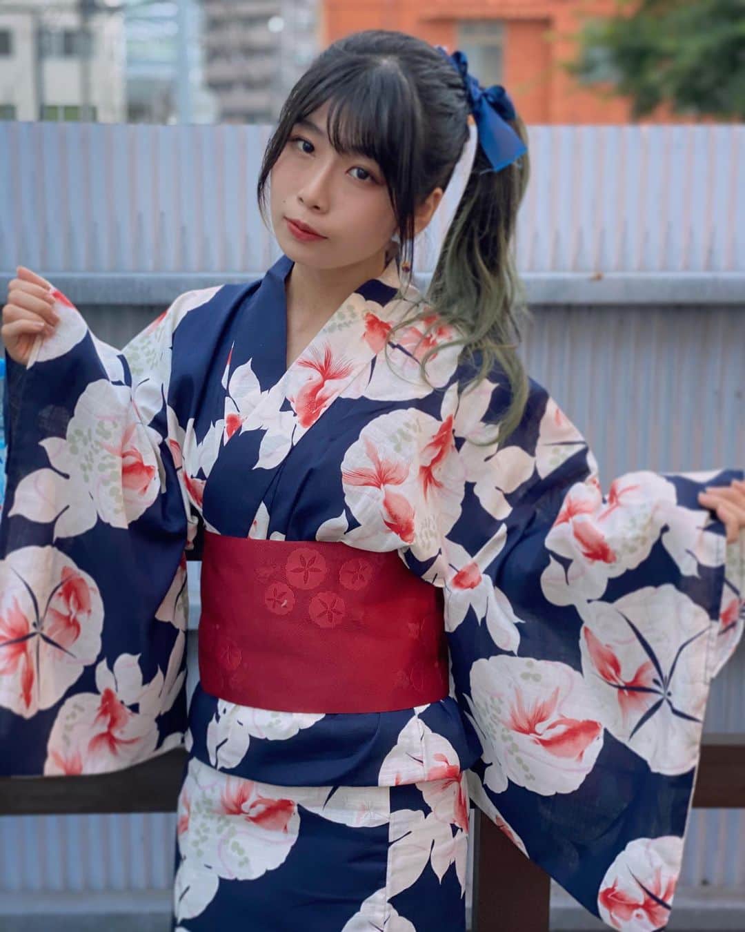 のインスタグラム：「お祭り行きたかったなあ🍎✨ ・ ・ (良く見ると帯に綿毛着いてる😂)」