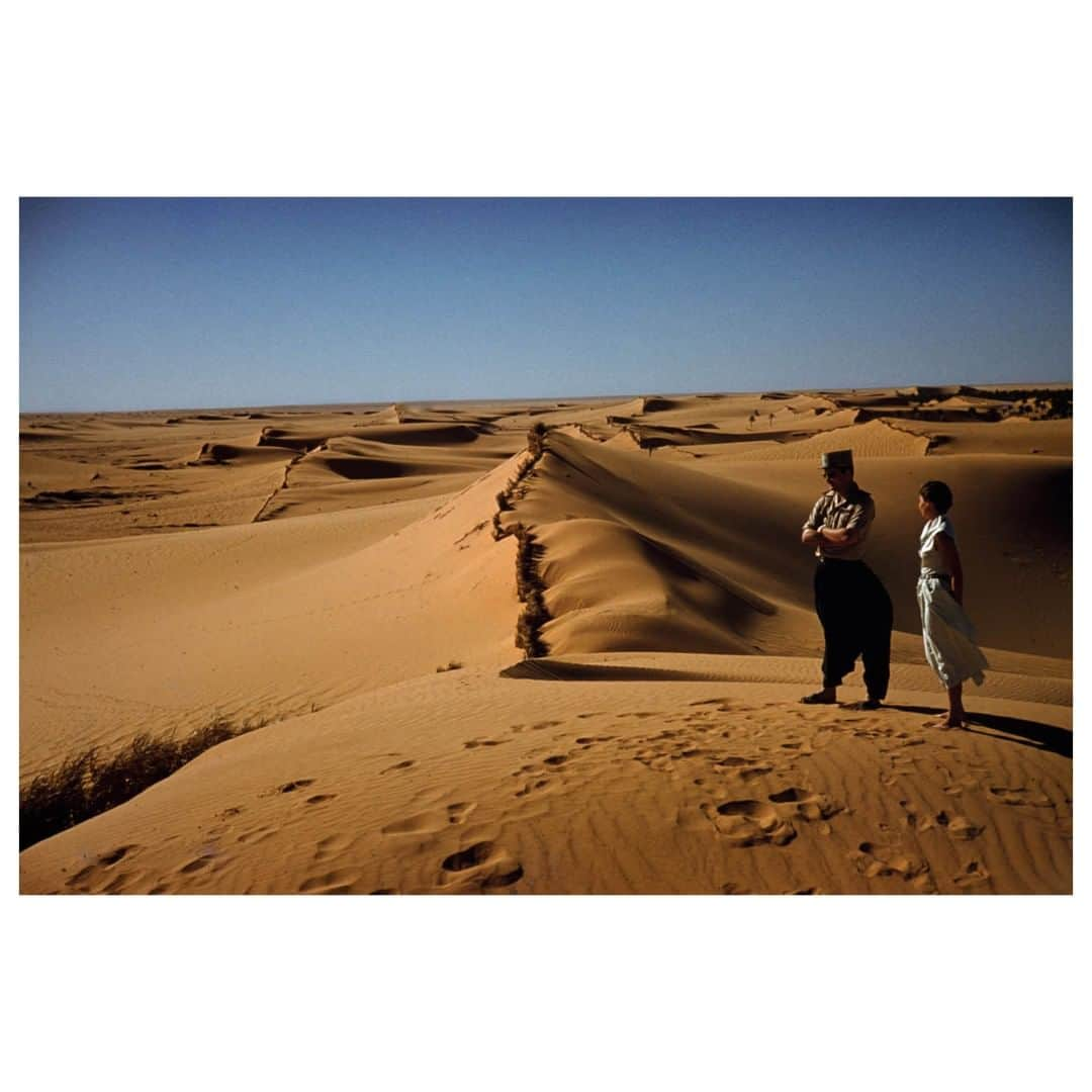 Magnum Photosさんのインスタグラム写真 - (Magnum PhotosInstagram)「George Rodger’s documentation of his three-month journey through the Sahara presents a unique insight into one of the world’s most unexplored places.⁠ .⁠ Having crossed the Sahara twice before while he was documenting the region during World War II, in 1957 George Rodger returned to the desert along with his wife Jinx Rodger. The pair travelled from the Moroccan-Algerian border, covering over 4000 miles in 90 days.⁠ .⁠ Tap link at bio to see a series of images from his trip alongside some reflections of Jinx Rodger.⁠ .⁠ PHOTO: Sand dunes near the oasis town of In Salah. The Algerian Sahara. Africa. 1957. ⁠ .⁠ © #GeorgeRodger/#MagnumPhotos」8月6日 22時01分 - magnumphotos