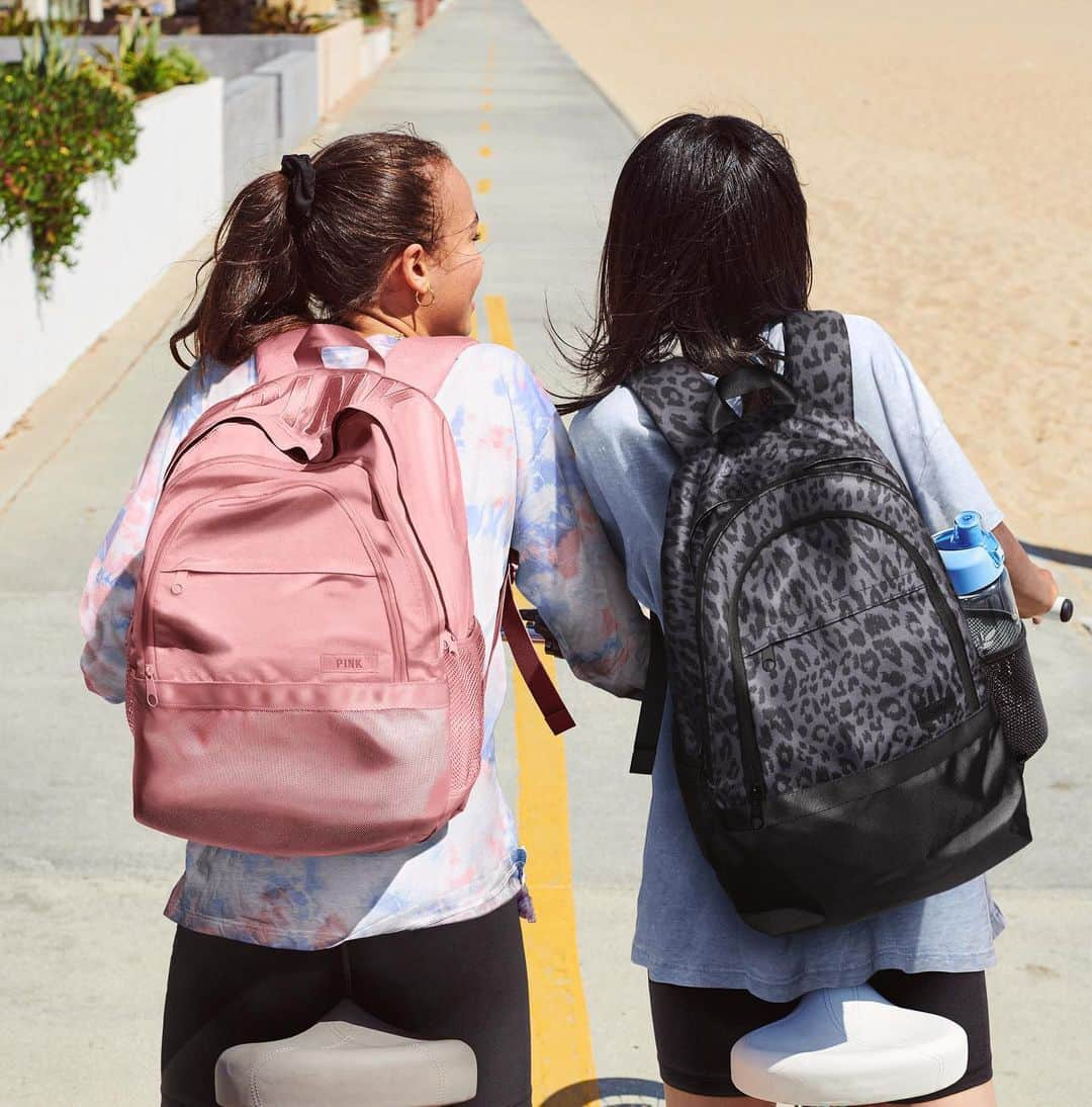 Victoria's Secret PINKさんのインスタグラム写真 - (Victoria's Secret PINKInstagram)「The New PINK Friday starts tomorrow (8/7) for everyone! Score 50% off PINK backpacks 🎒, plus more deals! Can’t wait? #PINKNation members can shop early online starting today at 6pm ET! Download the app now!」8月6日 22時10分 - vspink