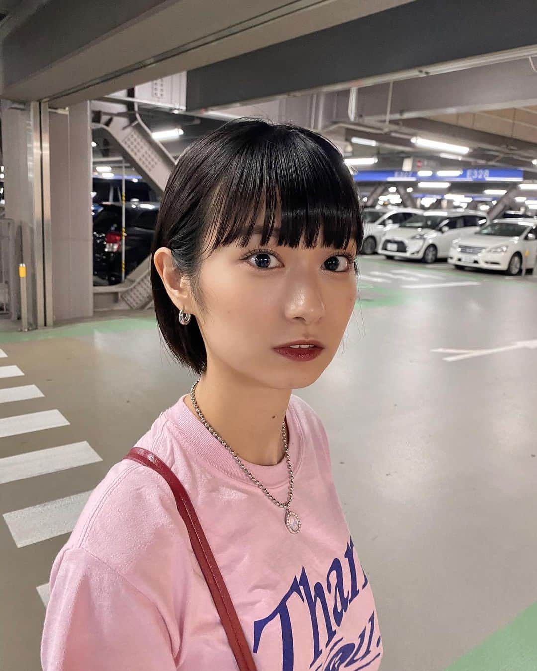 広瀬ちひろさんのインスタグラム写真 - (広瀬ちひろInstagram)「ちょっとずつ近く~ スワイプスワイプゥ楽 ショートも見慣れてきたかな？ #ミニボブ #ショートボブ #ショートヘア #ボブ」8月6日 22時05分 - chi_hirose