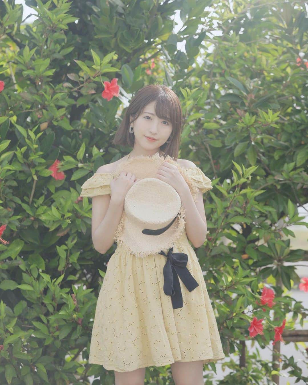 小桃音まいのインスタグラム：「🌺. . お誕生日まで毎日更新できるかな？. . #沖縄 #夏 #夏コーデ #黄色 #ショートヘア #ポートレート#麦わら帽子 #撮影 #低身長コーデ #低身長ファッション #summer #model #yellow #photography #portrait #japanesegirl #okinawa #kawaii #followforfollowback #instagood #portraitphotography #photooftheday #camera」