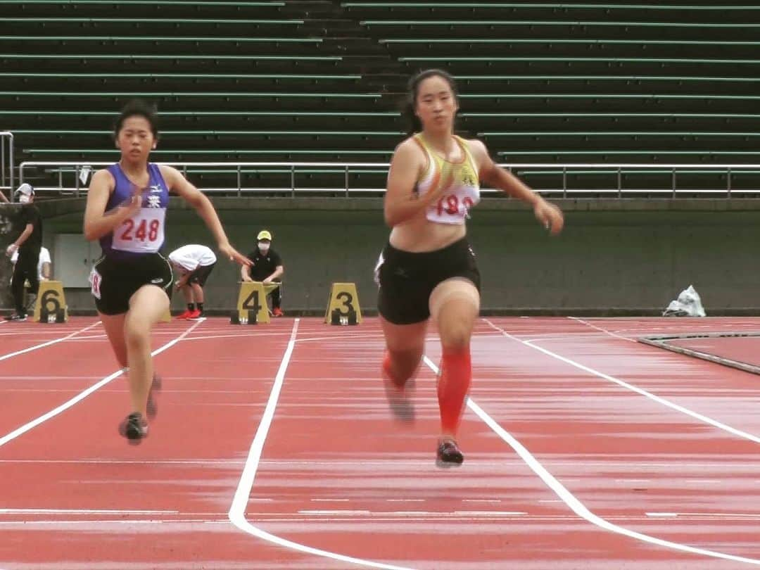 飯田嘉太さんのインスタグラム写真 - (飯田嘉太Instagram)「💨 今日のイイダスポーツは陸上と自転車競技の 二刀流女子高生･又多風緑選手🏃🏻×🚴 ･ ･ 小学生から陸上を始め先日、高校での部活動をやり遂げました👏 ･ ･ 同時に高校から始めた自転車競技はここから更にスキルアップ⤴ ･ ･ 夢はプロのガールズケイリン🚴✨ 今まで陸上部だった為、朝④時半に起きて 学校に行く前の早朝練習を繰り返していました☺ ･ ･ 夢への第①歩、競輪学校への試験に向けて 全力で楽しんで下さい💪 ･ ･ ②つの競技の練習＆大会を取材する為 ⑤回も取材にお付き合い頂きありがとうございました😁 これからも応援します📣  #石川テレビ #石川さん #livenewsit #イイダスポーツ #星稜 #又多風緑 選手 #陸上 #自転車 #二刀流 #女子高生 #夢 #ガールズケイリン #競輪 #ケイリン #keirin #アナウンサー #飯田嘉太」8月6日 22時19分 - kabuto_iida