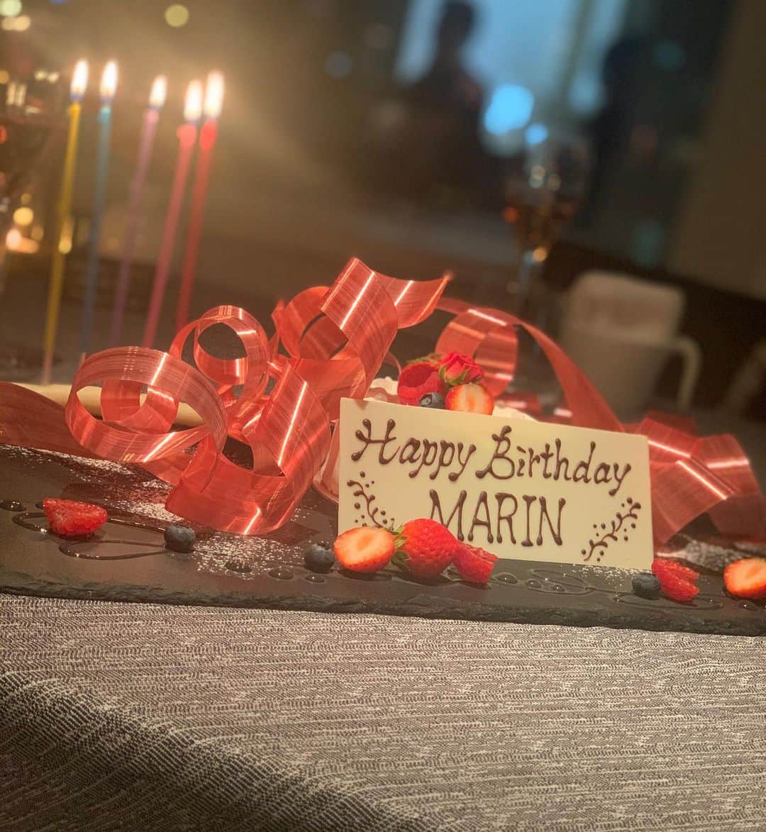 marinさんのインスタグラム写真 - (marinInstagram)「ほのぴーとやっと会えた日😻💓 誕生日お祝いしてくれて 嬉しかったぁ(´；ω；｀)✨ . . 夜景も綺麗で料理もとっても美味しかった°₊·ˈ∗(( ॣ>̶᷇ᗢ<̶᷆ ॣ))∗ˈ‧ プレゼントまでありがとう😢💓 . . ケーキも可愛すぎた💞💞🥀😍 バイバイしたのに お店にもまた愛にきてくれて ほんとにほんとに優しい🥺💓💓💓💓 . . 素敵な一日でした♡~٩(⸝⸝⸝◕ั ௰ ◕ั⸝⸝⸝ )و happy😍💞 らぶゅー💓🥺」8月6日 22時12分 - maririn__78