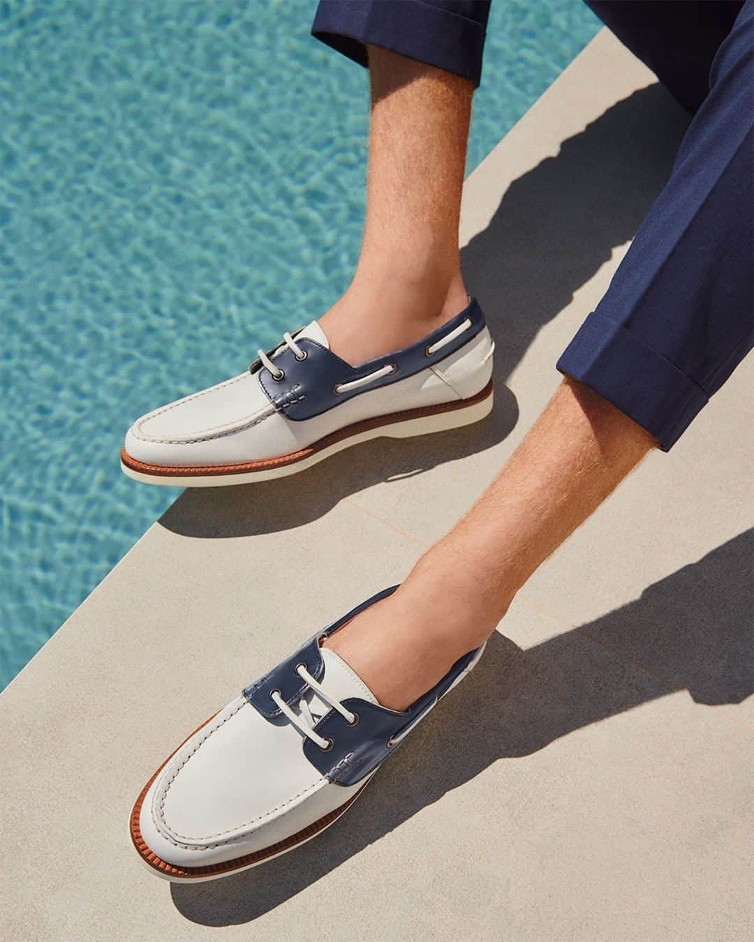 のインスタグラム：「Iconic boat shoes with signature Italian flair: supple white leather, with hand coloured details.  #Santoni #madeinSantoni #makersofbeauty #SantoniSS20」