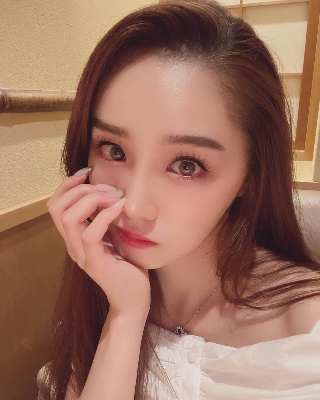 石田安奈のインスタグラム：「今日はお家で習い事の予習だよ💖 新しく目標ができたからそれに向かって訓練中😎  #趣味　#習い事　#女子　#夏　#summer #自撮り　#オルチャン　#韓国メイク　#얼짱　#화장품　#메이크업아티스트」