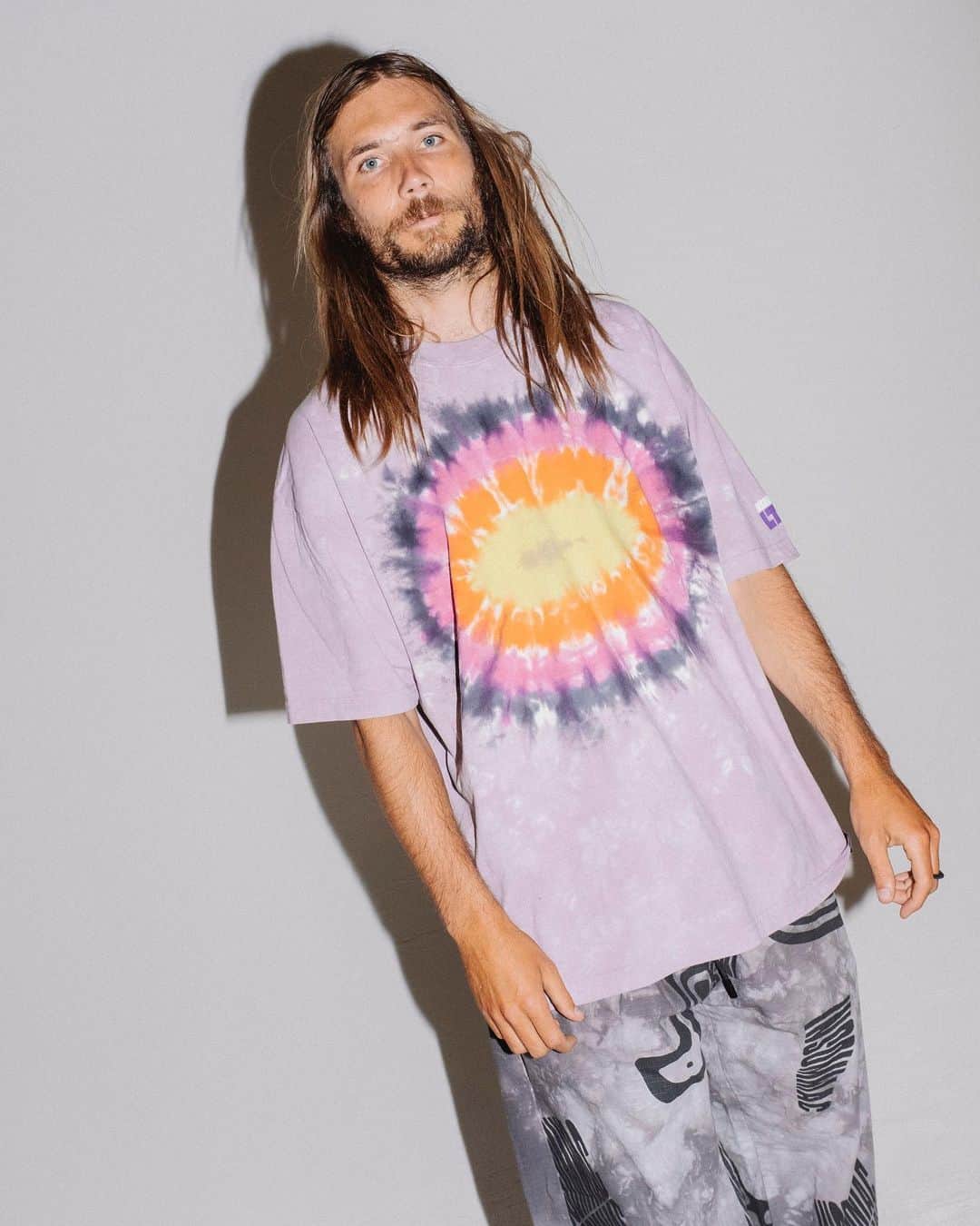 サキャスティックのインスタグラム：「@insomniacltd SUMMER Tie Dye Eye Tee Lavender. Vertigo Eye Warp Tie Dye Pant Gray.」