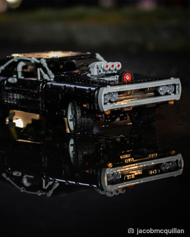 LEGOさんのインスタグラム写真 - (LEGOInstagram)「What’s that? It’s the sound of a LEGO Technic V8 😎​  📸 @jacobmcquillan ​  #LEGO #LEGOPhotography #AFOL #FastAndFurious」8月6日 23時00分 - lego