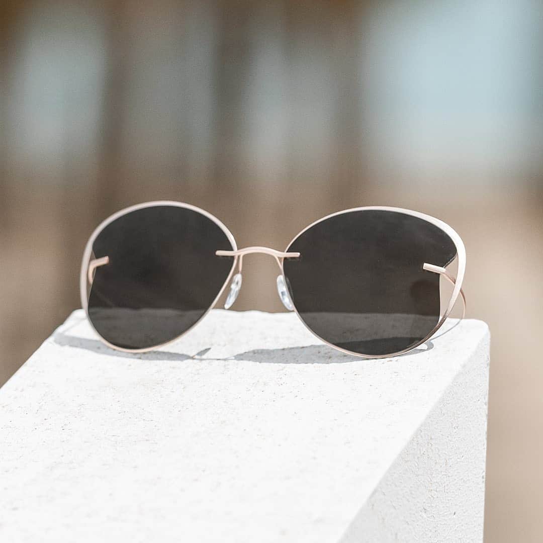 シルエットさんのインスタグラム写真 - (シルエットInstagram)「Elegant, clean lines emboldened by a rich palette of colours: there’s a pair of sunglasses to showcase your personal style. ⁠⠀ .⁠⠀ .⁠⠀ .⁠⠀ #silhouetteeyewear #tryitwearitloveit #eyeweardesign #luxuryeyewear #fashioneyewear #luxurysunglasses」8月6日 23時01分 - silhouetteeyewear