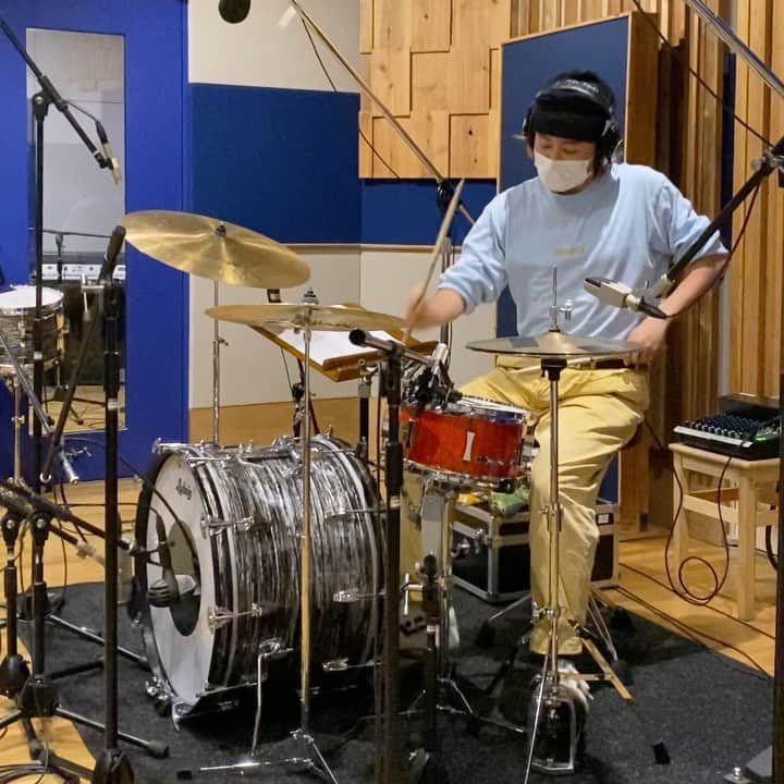オカモトレイジのインスタグラム：「Real me is Drum,Dance,Pink,Love and Girl...💕 I played drum for "Blonde" from T.A.T.O. @keiju__official #ChameleonREIJI」