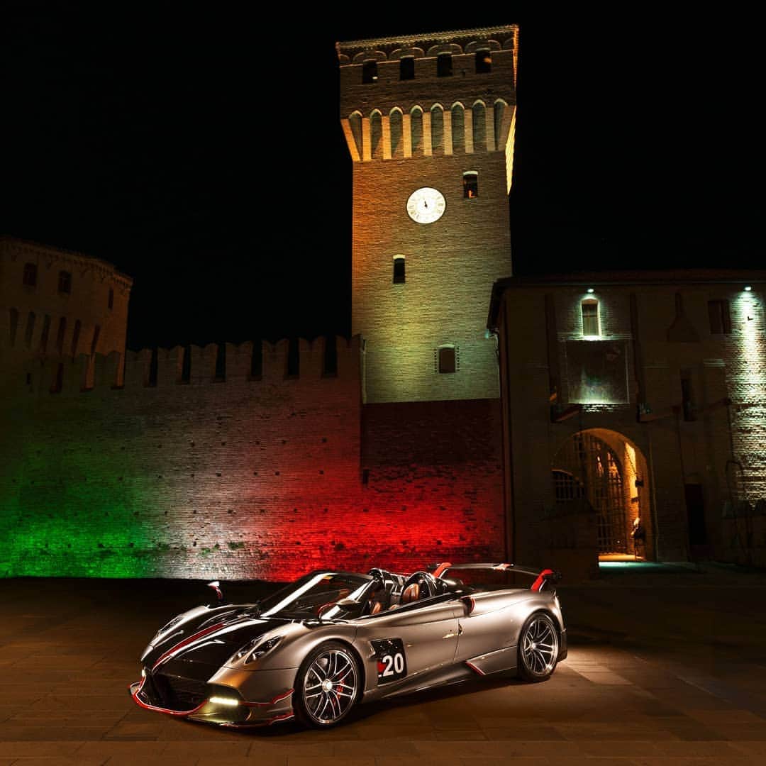 パガーニ・アウトモビリのインスタグラム：「Princess of the castle! Here is the majestic Roadster BC in front of the Castle of Formigine! ⠀ With @comunediformigine ⠀ #pagani #huayra #roadsterbc #visitformigine」