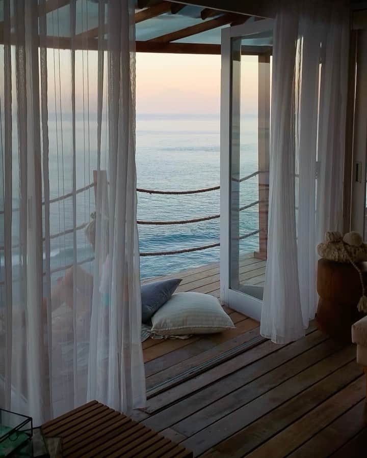 のインスタグラム：「Perfect morning in Uluwatu 🌊💗✨😽」