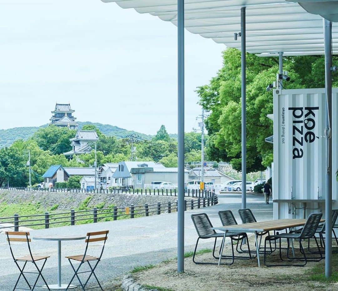川上俊さんのインスタグラム写真 - (川上俊Instagram)「[new project] koe pizza (dining out in the park) at Okayama // Branding, V.I. by @shunkawakami and #artlessinc / illustration by @kaerusensei / architecture by @mandai_architects  ・」8月6日 23時30分 - shunkawakami