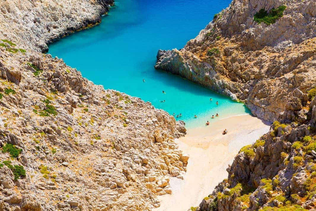 Vogue Parisさんのインスタグラム写真 - (Vogue ParisInstagram)「With creeks of turquoise water, Greece is always top of the list of summer destinations. But if you couldn’t get away this year, swipe left for some of our favorite beaches amongst the islands: we can still dream! See more on Vogue.fr #Greece #Beach」8月6日 23時40分 - voguefrance