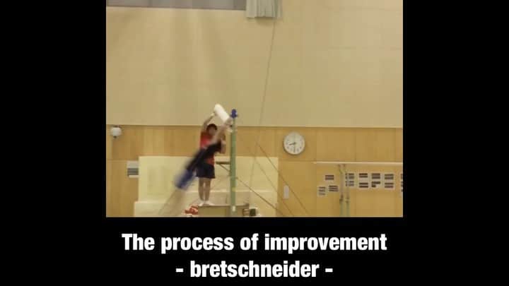 宮地秀享のインスタグラム：「The process of improvement  - bretschneider - part2  ブレットシュナイダー成長記録集 プロフィール欄から是非YouTubeチャンネル登録お願いします😁  You can see it from the profile section  please  subscribe to my YouTube channnel! And if you like it, please thumbs up👍  #bretschneider#Cassina#Kolman#ブレットシュナイダー#combination#miyachi #鉄棒#成長記録#超大技#大技」