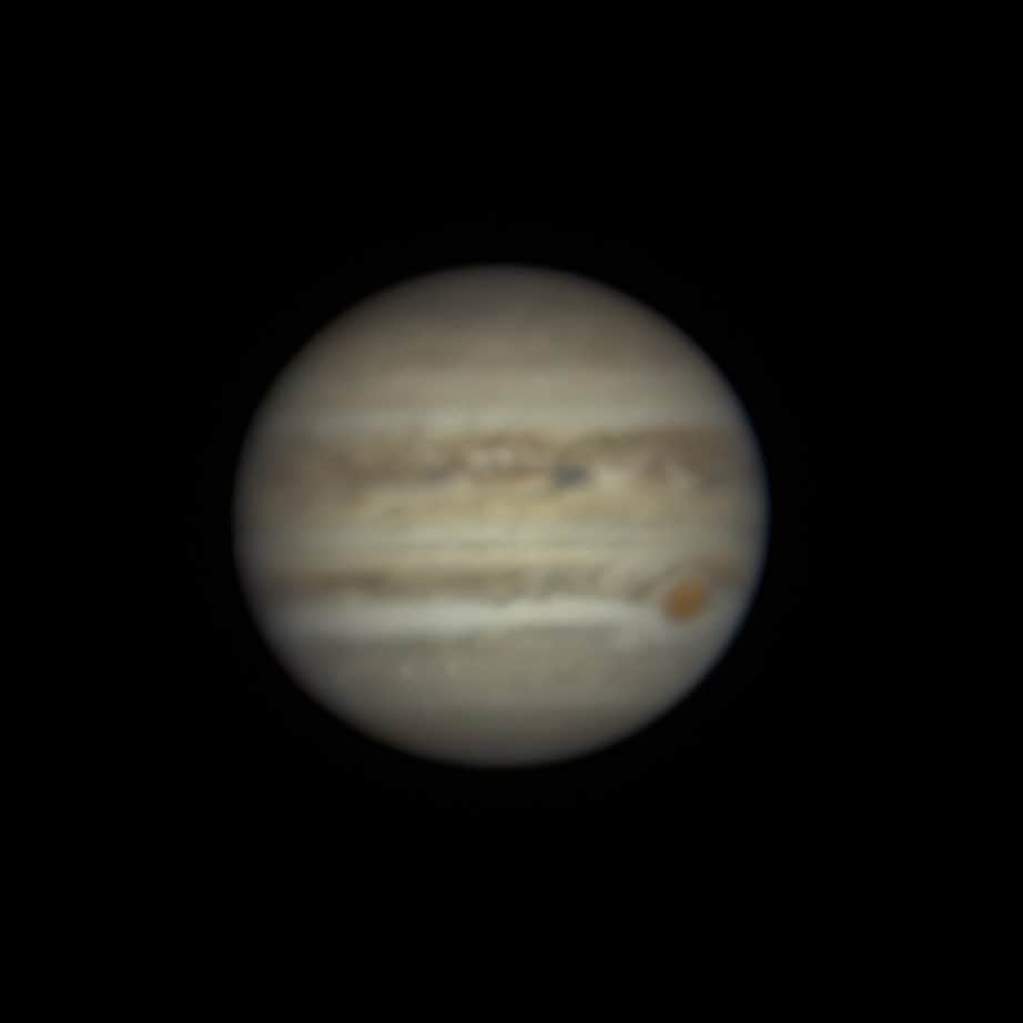 KAGAYAさんのインスタグラム写真 - (KAGAYAInstagram)「空をご覧ください。 南東に立待月が輝いています。 南に光る明るい星は木星です。 写真は先ほど望遠鏡を使って撮影した木星です。 赤い目玉のような模様は大赤斑といいます。 今日もお疲れさまでした。 #星空」8月6日 23時44分 - kagaya11949