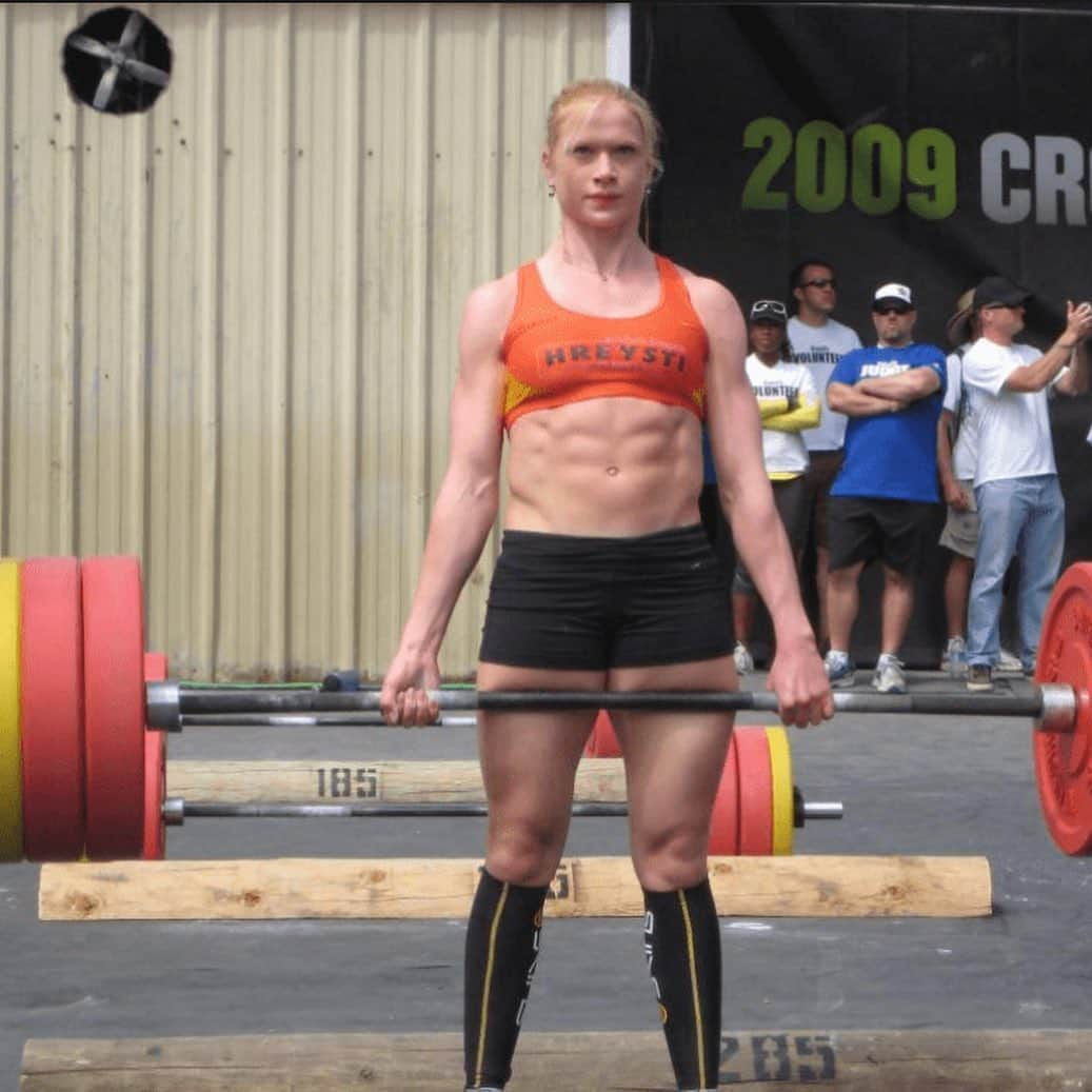 アニー・スラスドーターさんのインスタグラム写真 - (アニー・スラスドーターInstagram)「Throw back to competing at @crossfitgames - from Aromas to Carson to Madison ❤️ so many incredibly memories, good, hard and growing moments that have helped me become the person I am today ...   Sad to miss the 2020 Games but I got my eyes set on 2021 😏  @reebok @roguefitness @foodspring_athletics @rpstrength @nuunhydration」8月6日 23時55分 - anniethorisdottir