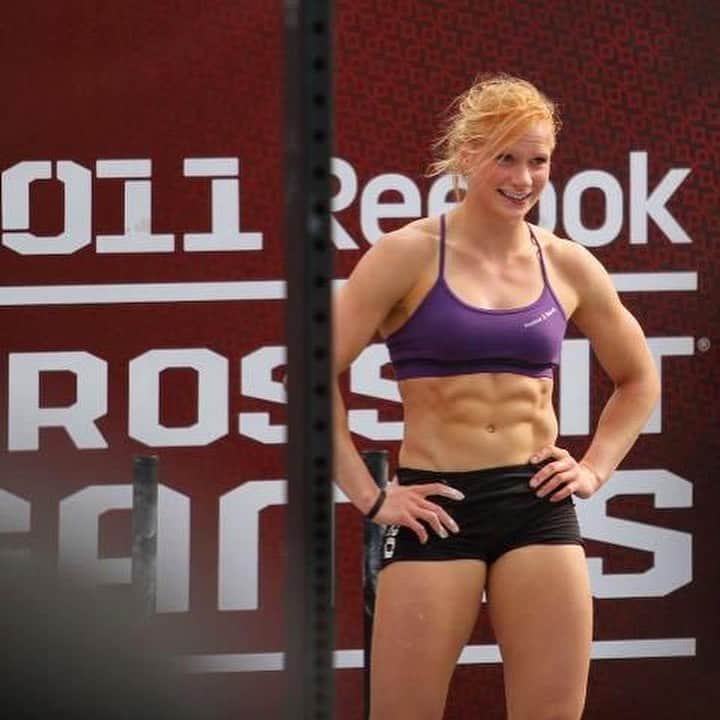 アニー・スラスドーターさんのインスタグラム写真 - (アニー・スラスドーターInstagram)「Throw back to competing at @crossfitgames - from Aromas to Carson to Madison ❤️ so many incredibly memories, good, hard and growing moments that have helped me become the person I am today ...   Sad to miss the 2020 Games but I got my eyes set on 2021 😏  @reebok @roguefitness @foodspring_athletics @rpstrength @nuunhydration」8月6日 23時55分 - anniethorisdottir