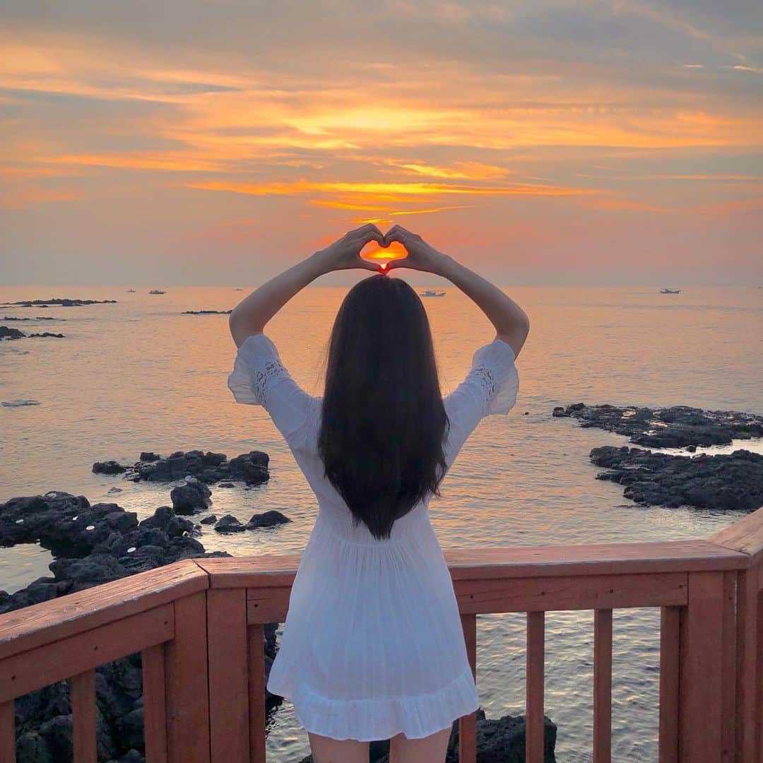 ユジョン のインスタグラム：「진심이 닿길. #제주노을」
