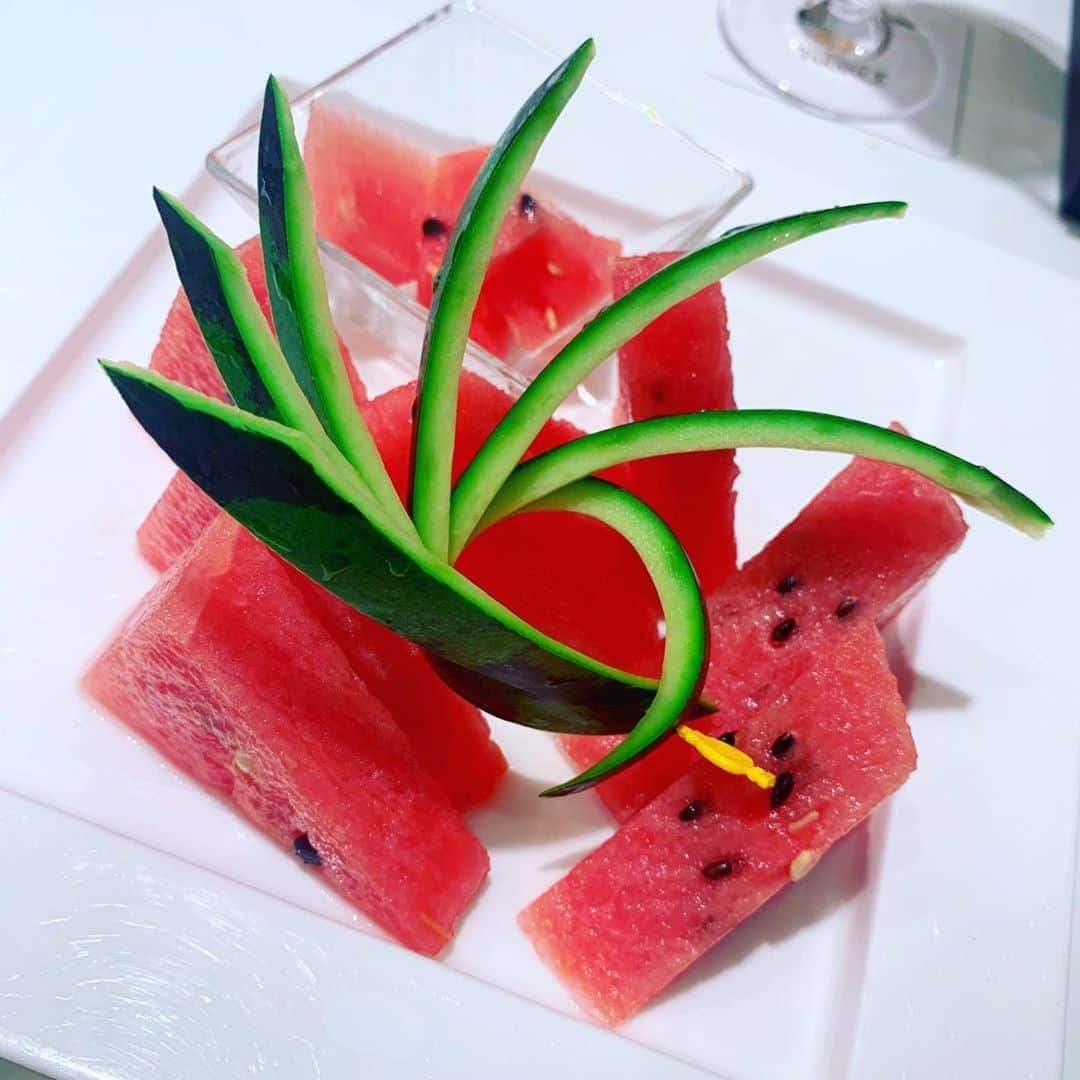 三村遙佳さんのインスタグラム写真 - (三村遙佳Instagram)「.  #スイカ　🍉 おいしかったー！マシッソヨ〜！  明日めっちゃ熱くなるって！ みんな水分補給忘れずにね！ 気をつけてね☀️ 飲み物持ち歩いてね！！  #果物　#高野　#フルーツ」8月6日 23時53分 - mimuraharuka_1027