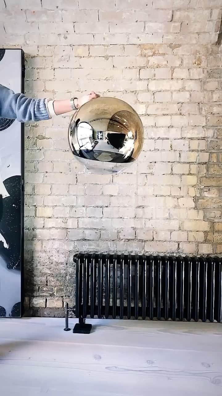 のインスタグラム：「The Mirror Ball light is essentially a spherical riot shield. Vacuum metalised polycarbonate to give a super shiny, mirrored finish. We don’t recommend you drop yours but you’ll know these lights will last for years. #tomdixonmirrorball #lighting #design #engineering #metalised #mirrorball #innovation」